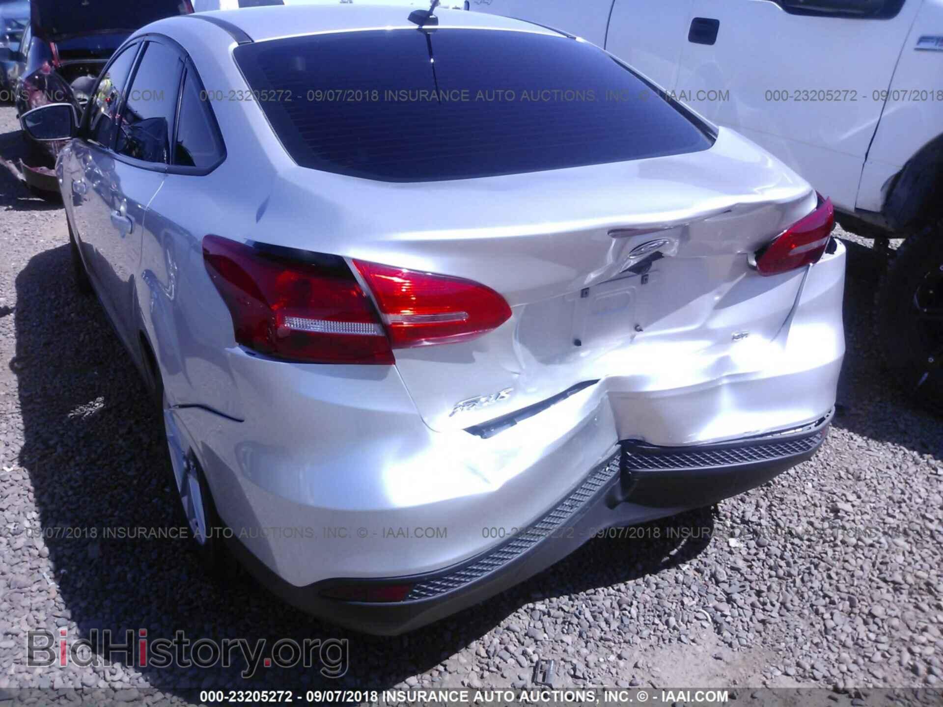 2017 Ford Focus - VIN: 1FADP3F29HL233026 - Photo 6