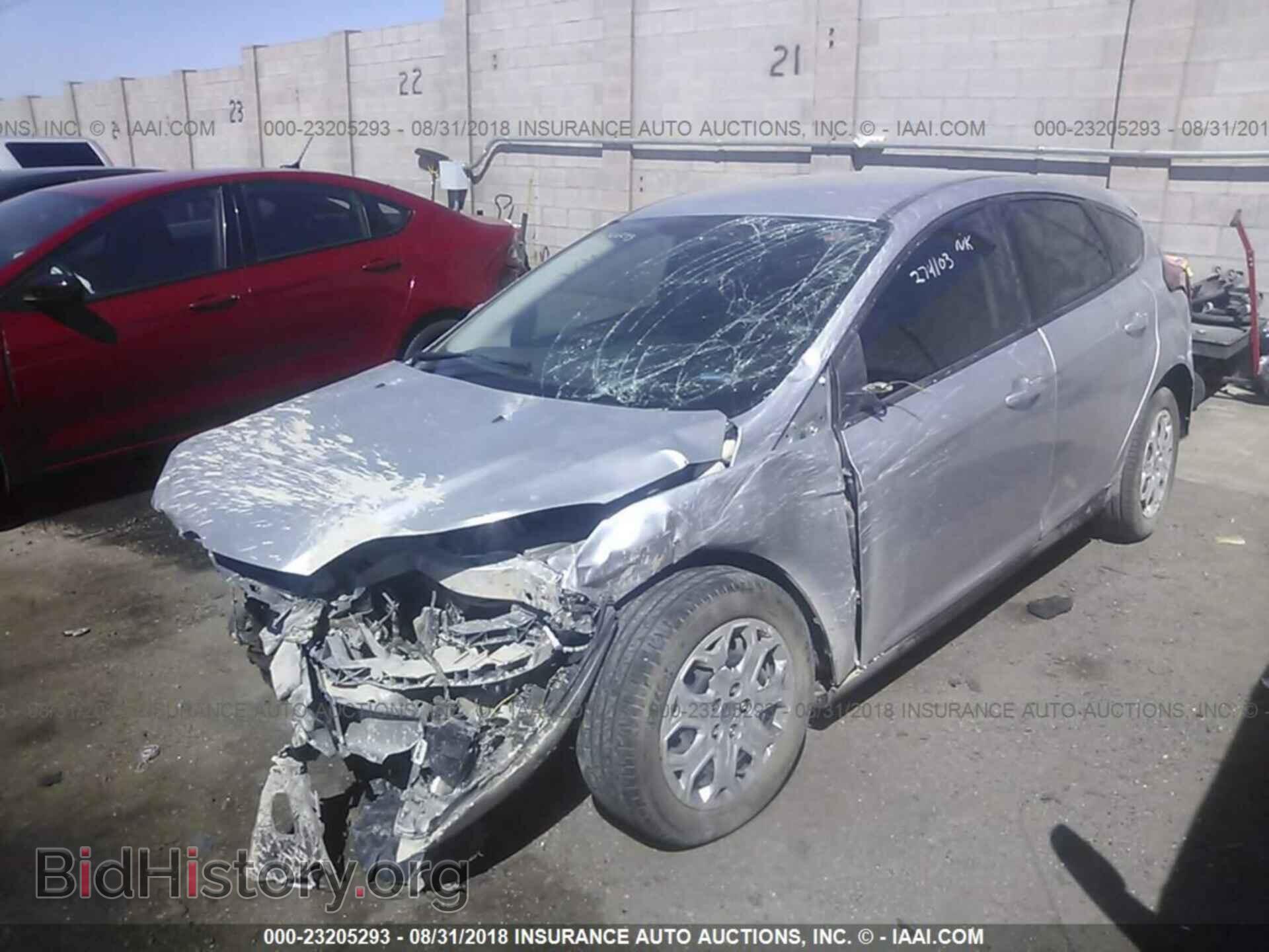 2012 Ford Focus - VIN: 1FAHP3K29CL210460 - Фото 2