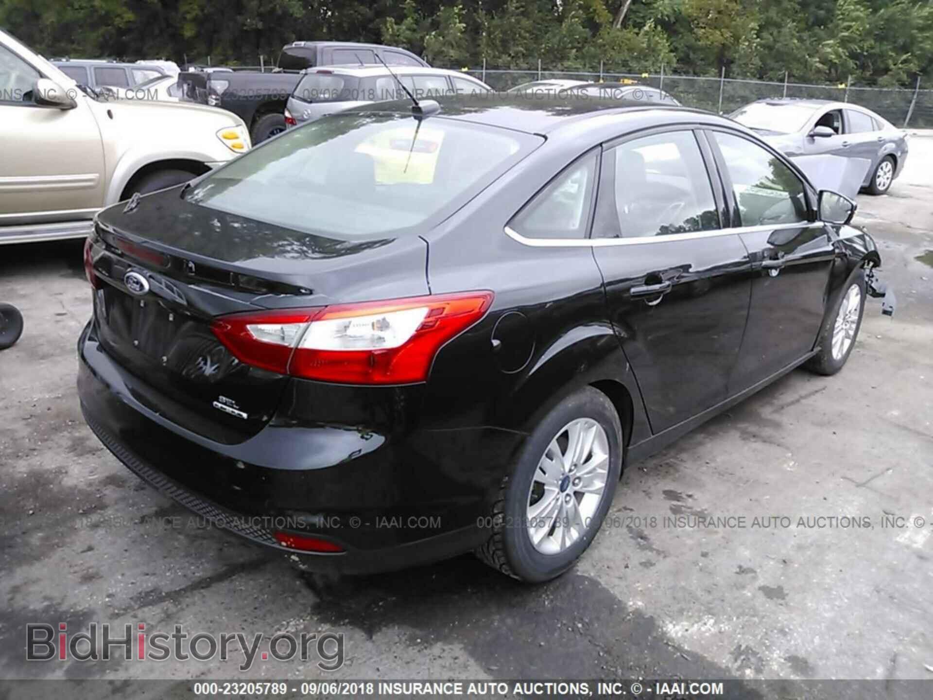 2012 Ford Focus - VIN: 1FAHP3H26CL376071 - Photo 4