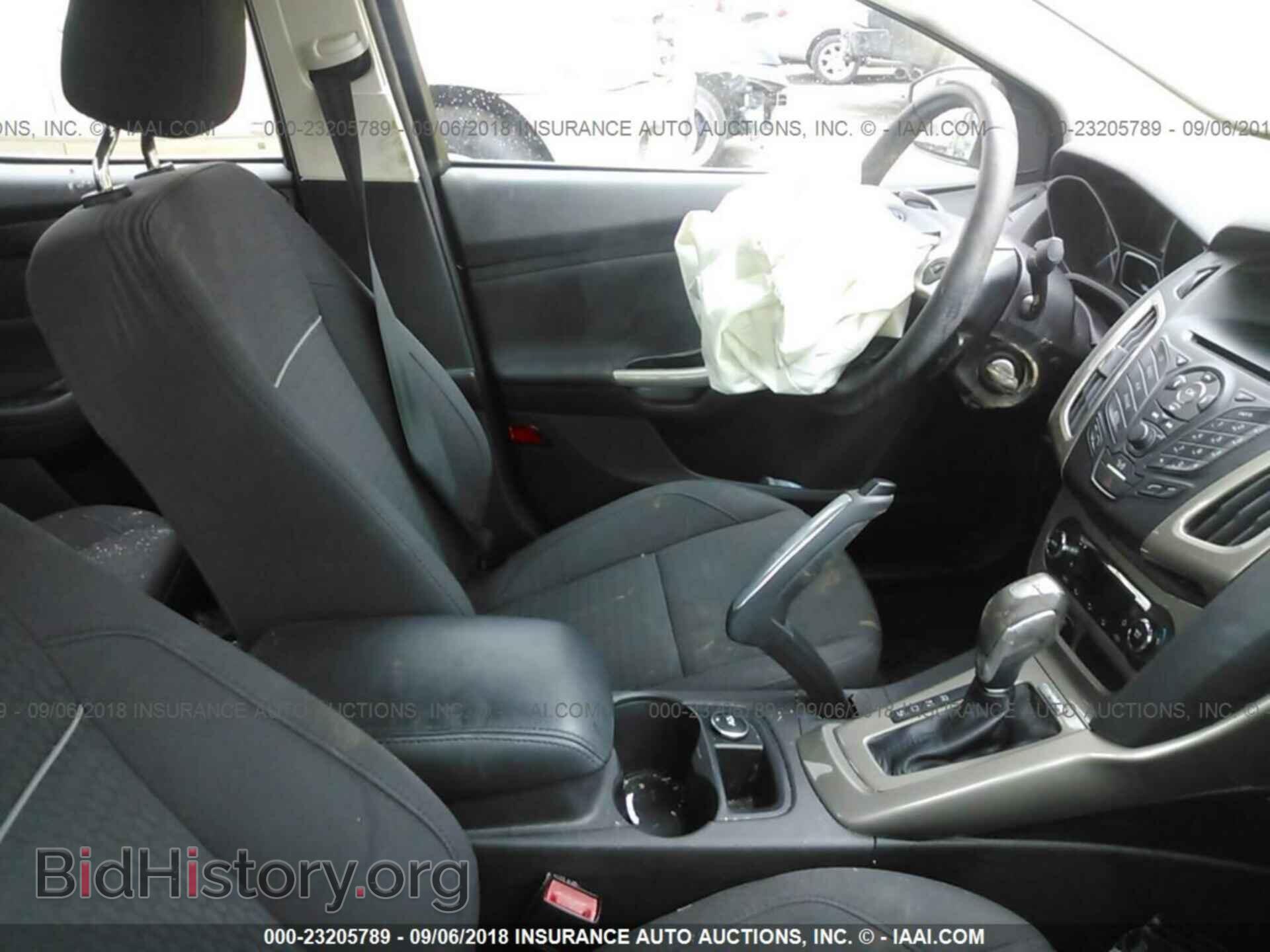 2012 Ford Focus - VIN: 1FAHP3H26CL376071 - Photo 5