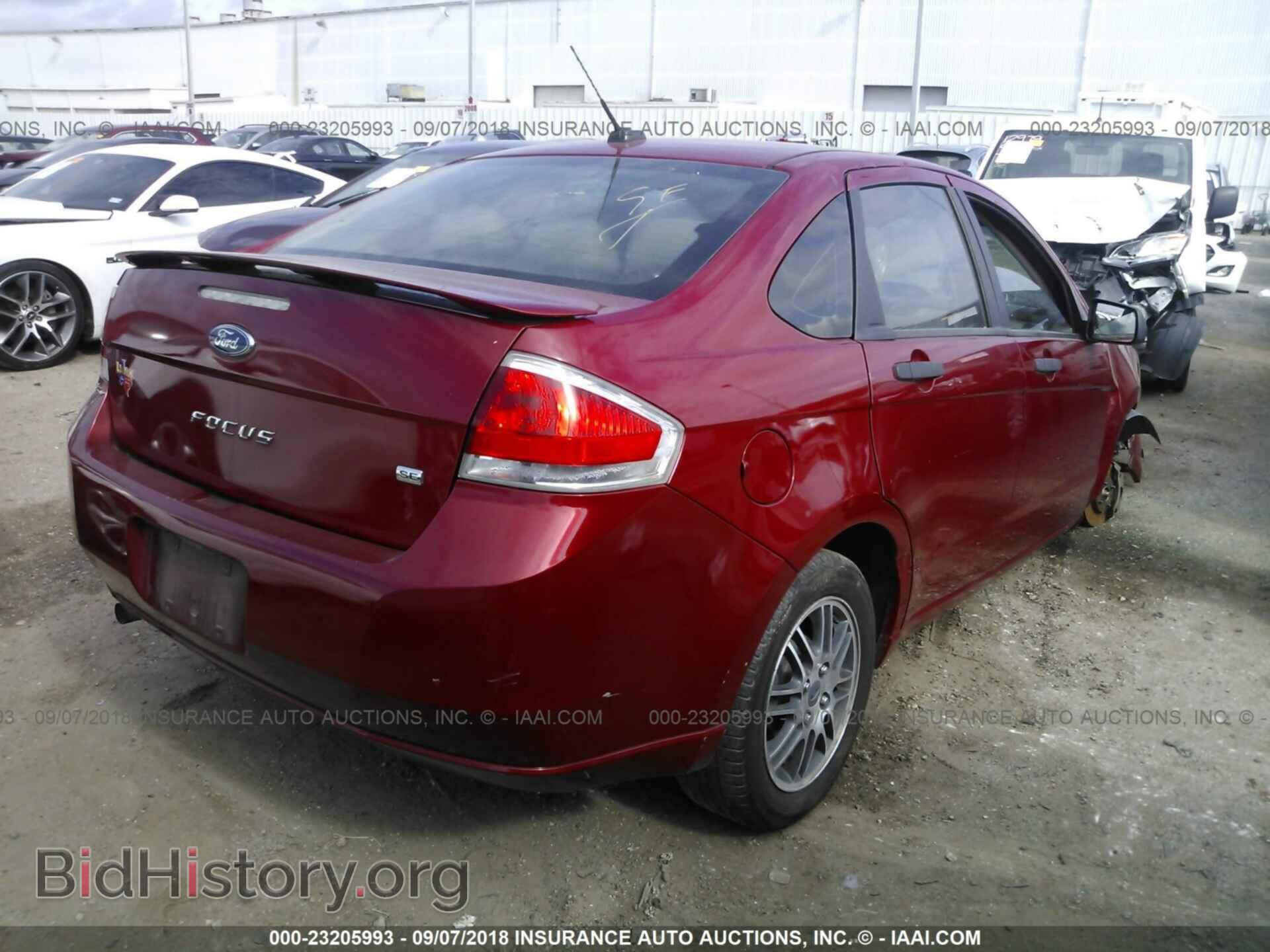 2011 Ford Focus - VIN: 1FAHP3FN8BW147823 - Фото 4