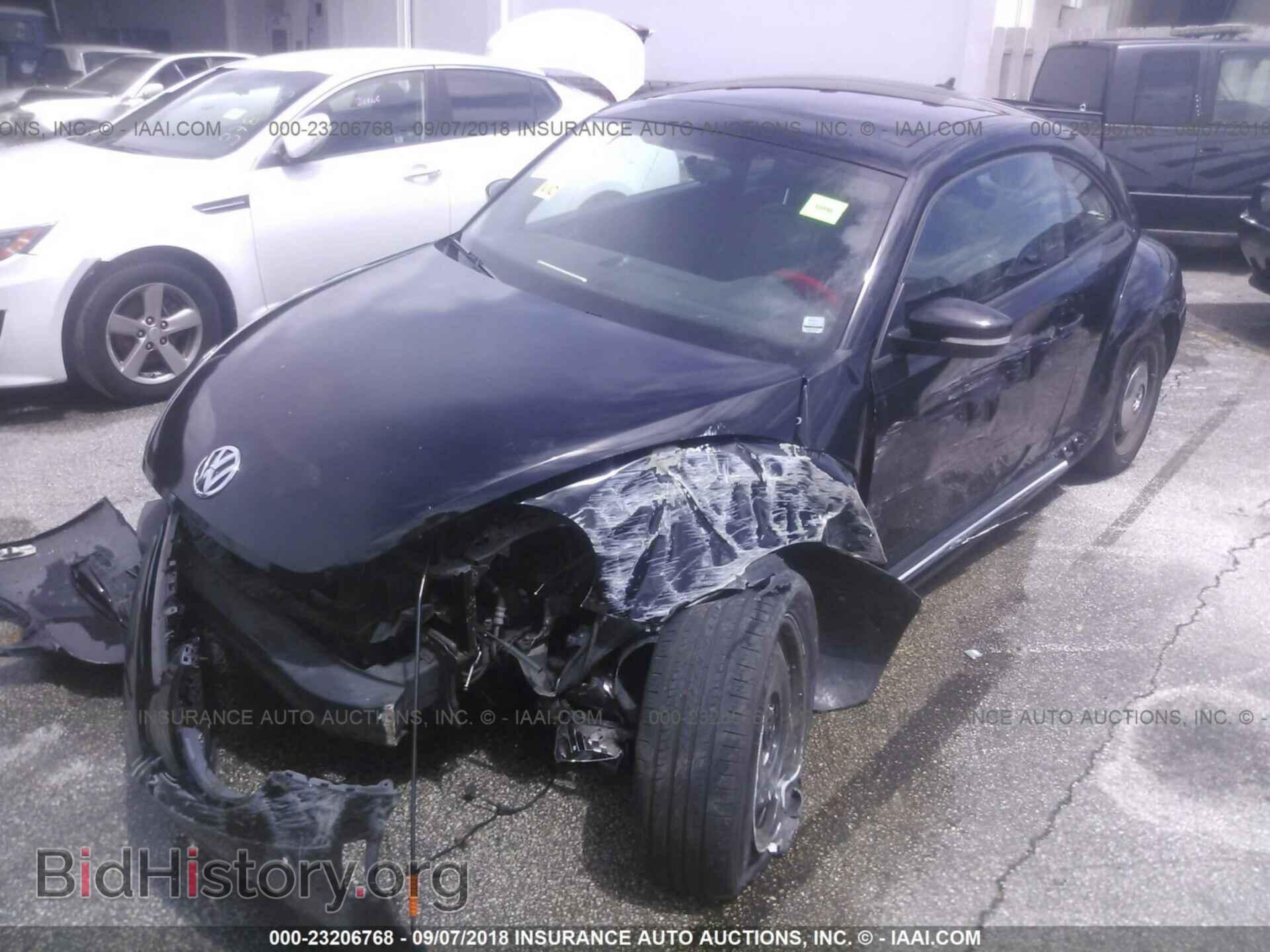 2013 Volkswagen Beetle - VIN: 3VWJP7AT9DM680059 - Фото 2