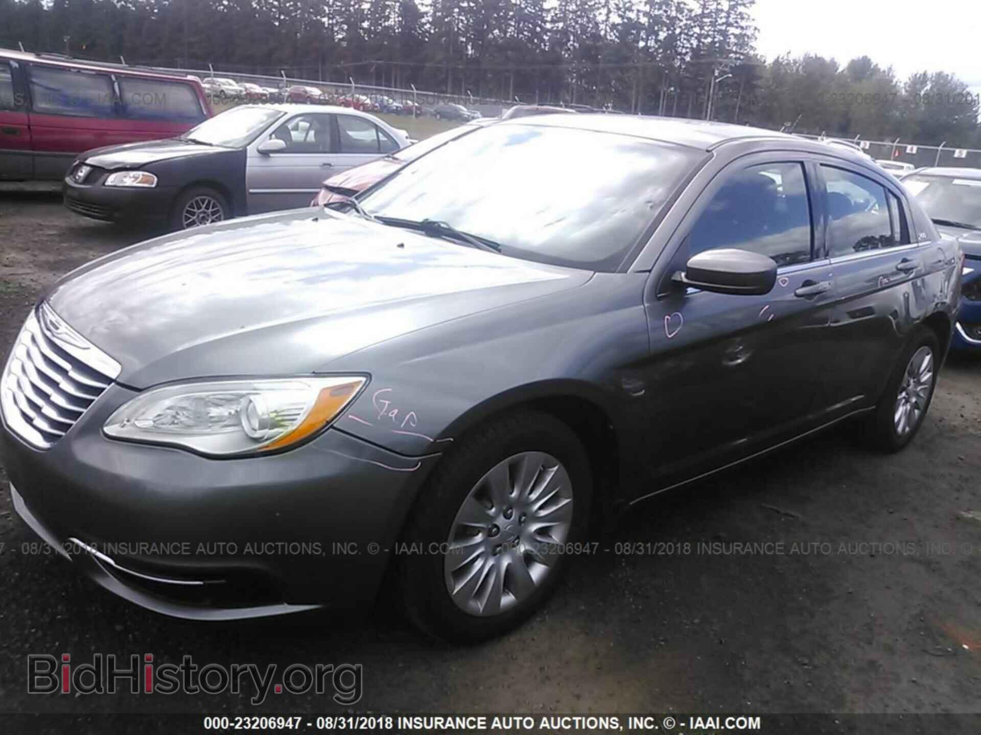 2013 Chrysler 200 - VIN: 1C3CCBAB0DN686652 - Photo 2