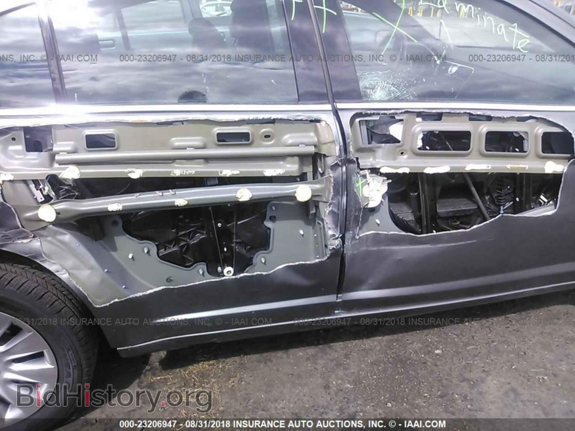 2013 Chrysler 200 - VIN: 1C3CCBAB0DN686652 - Photo 6