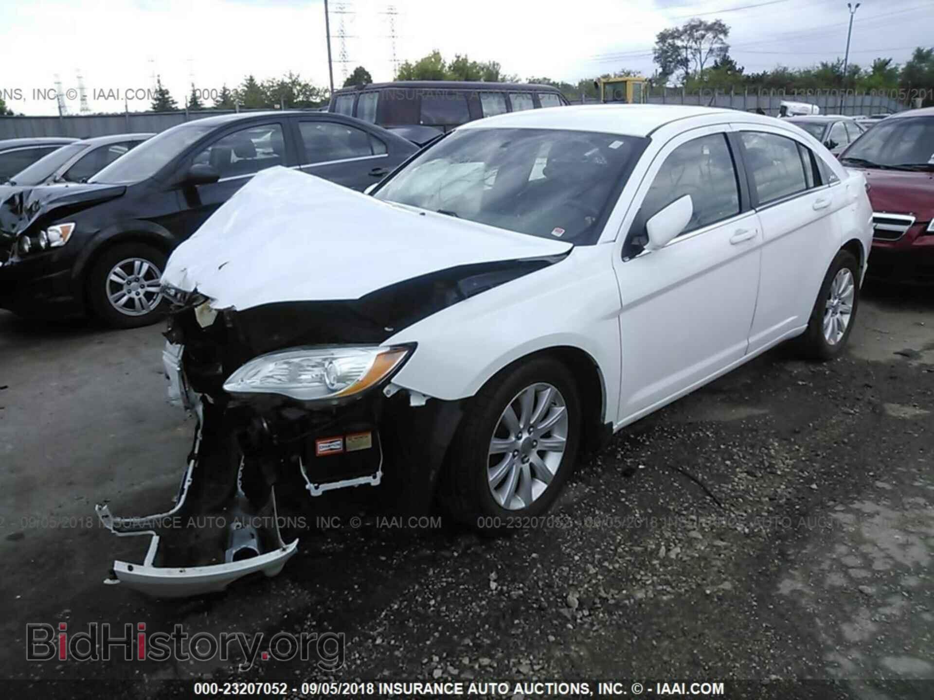 2012 Chrysler 200 - VIN: 1C3CCBBB6CN124655 - Фото 2