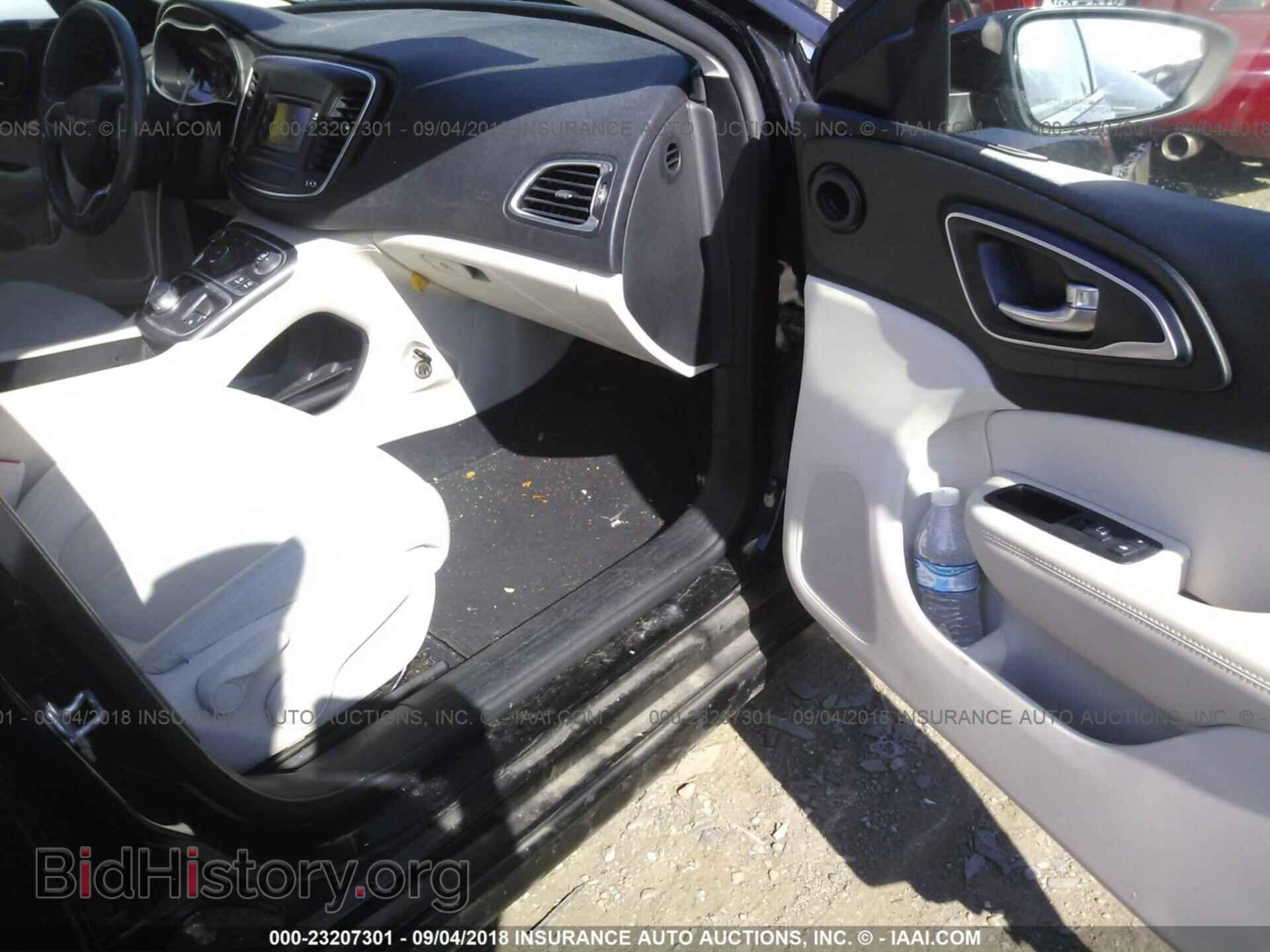 2015 Chrysler 200 - VIN: 1C3CCCAB8FN600237 - Photo 5