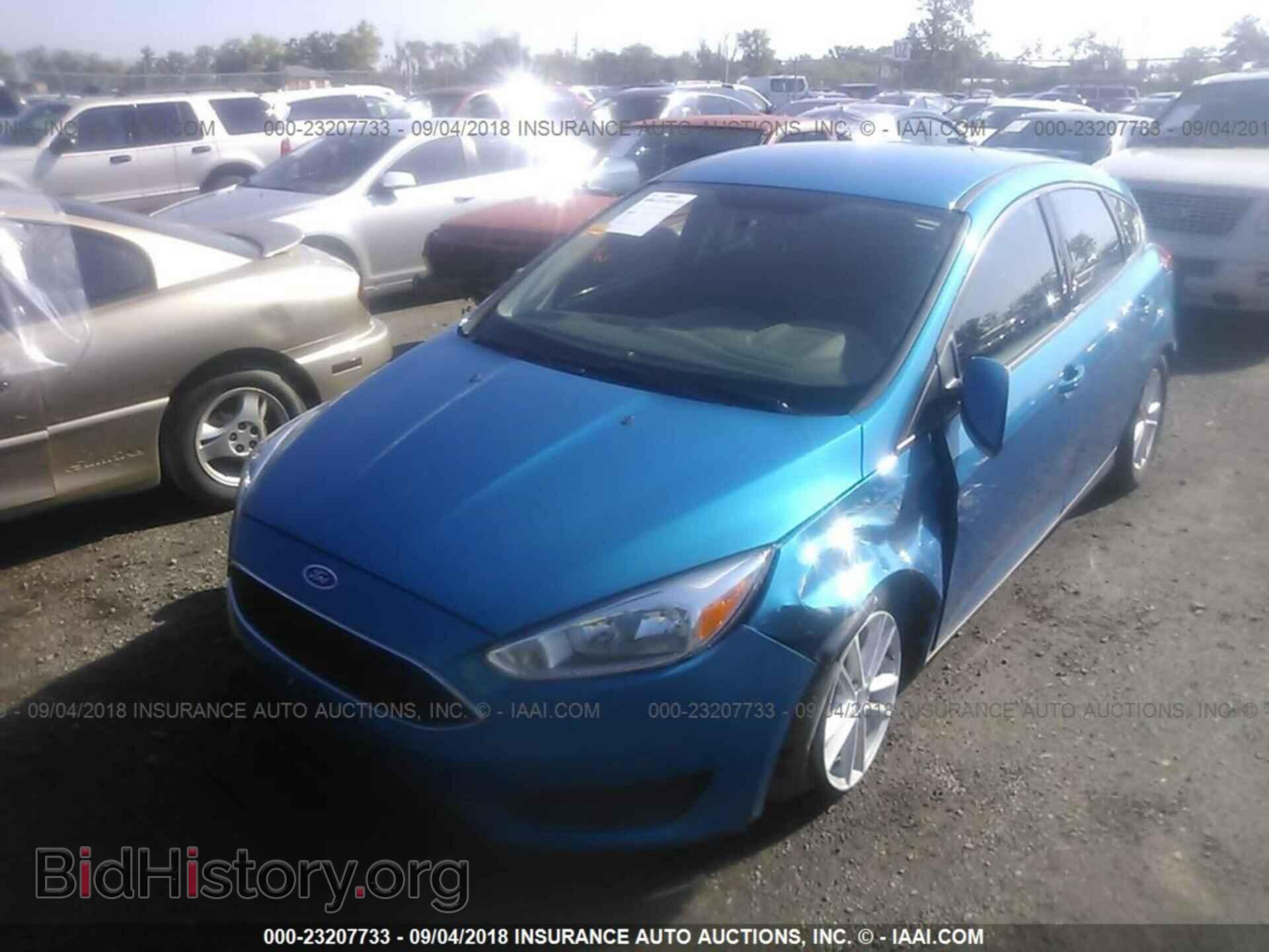 2016 Ford Focus - VIN: 1FADP3K22GL398033 - Photo 2
