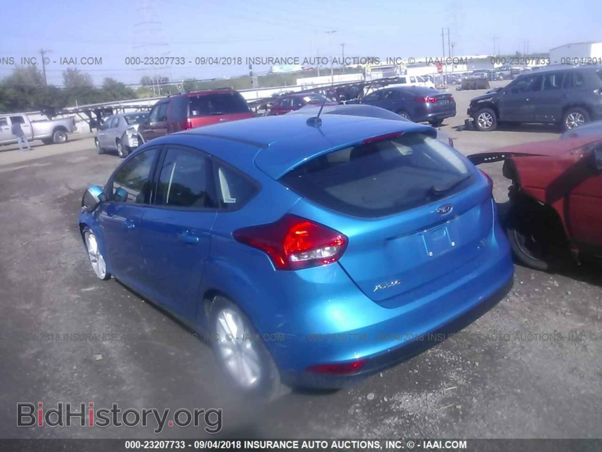 2016 Ford Focus - VIN: 1FADP3K22GL398033 - Photo 3