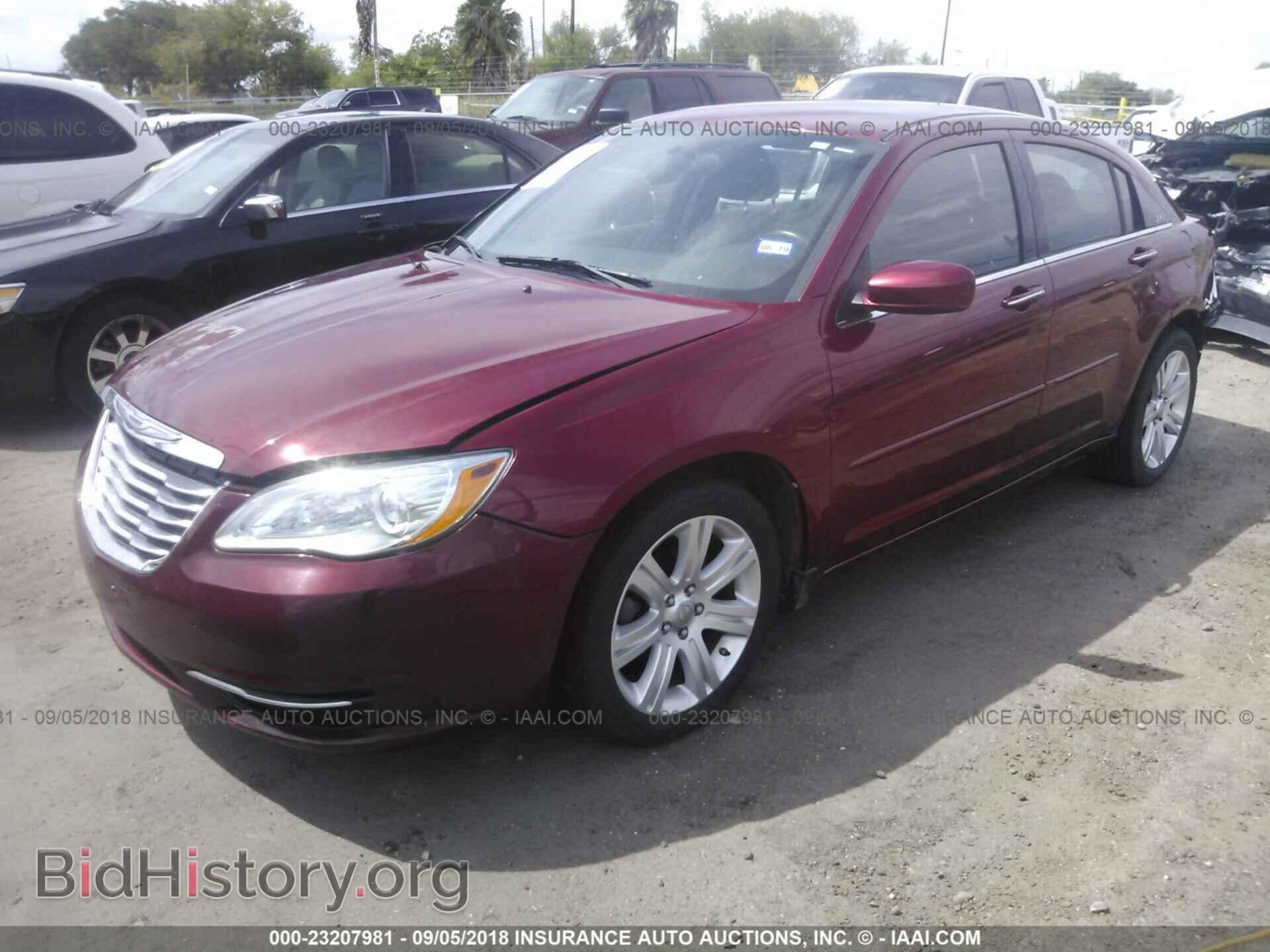 2013 Chrysler 200 - VIN: 1C3CCBBB8DN666308 - Photo 2