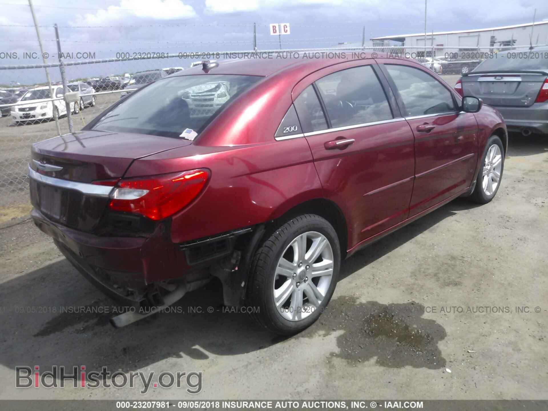 2013 Chrysler 200 - VIN: 1C3CCBBB8DN666308 - Photo 4