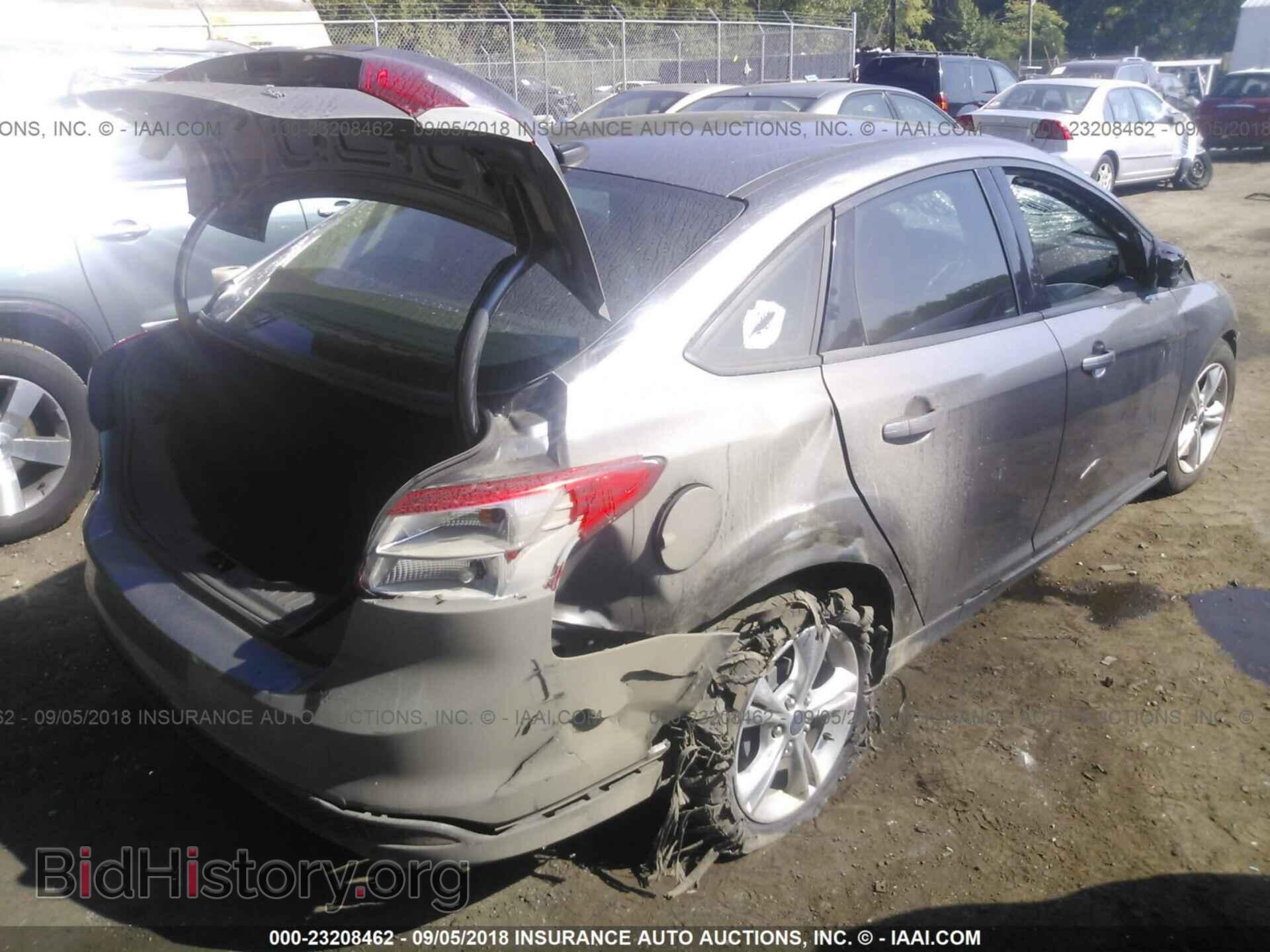 2014 Ford Focus - VIN: 1FADP3F2XEL191753 - Photo 4