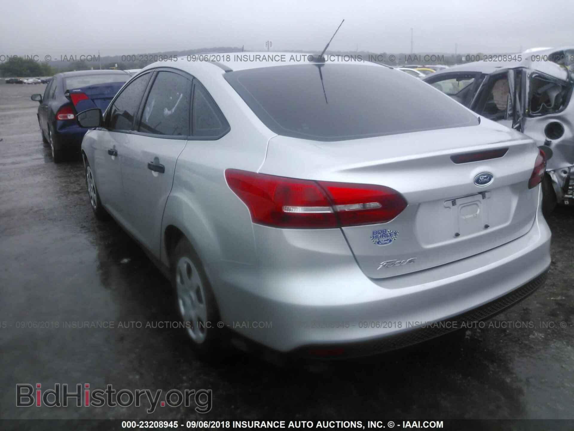 2017 Ford Focus - VIN: 1FADP3E25HL303381 - Photo 3