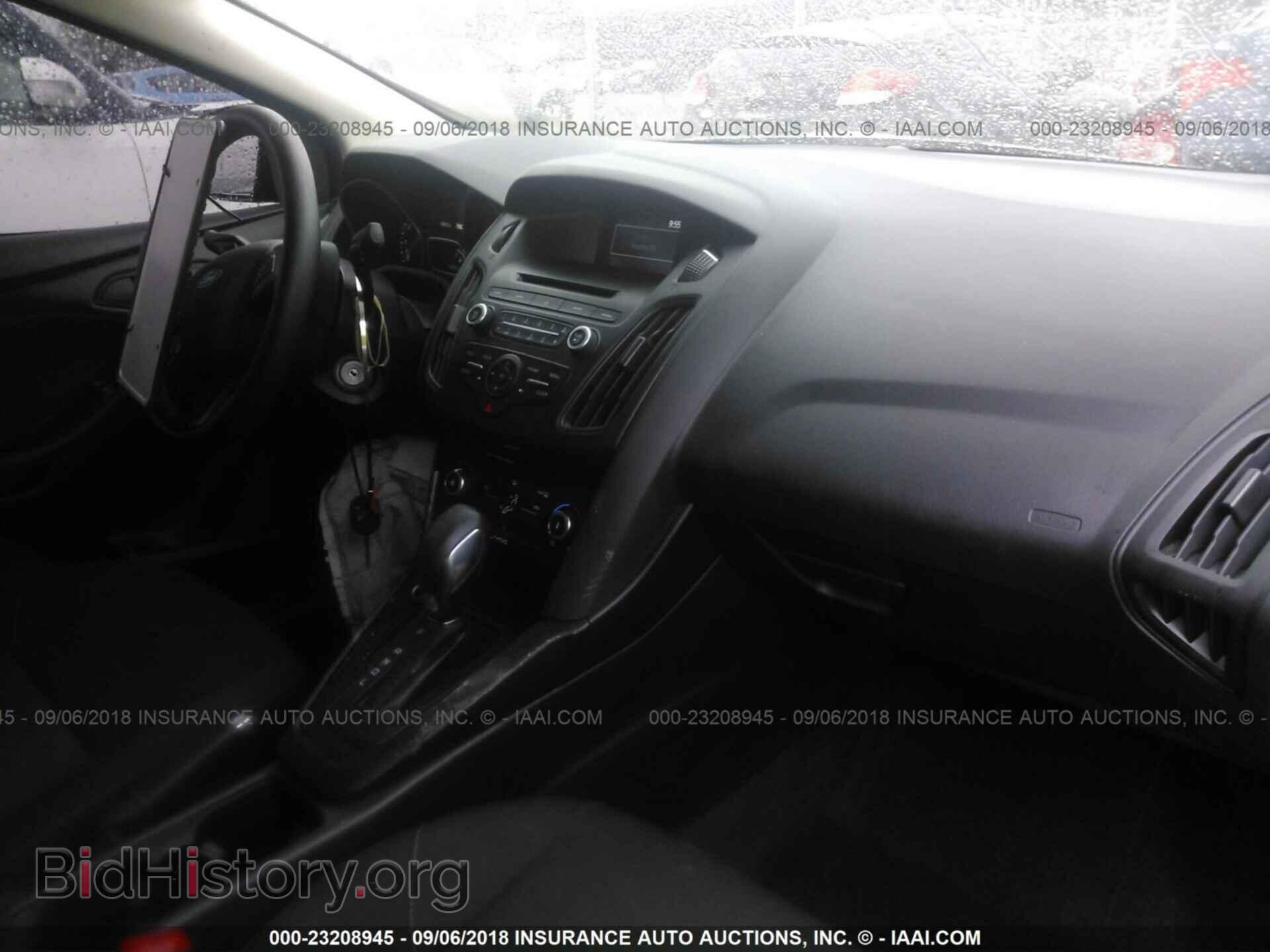 2017 Ford Focus - VIN: 1FADP3E25HL303381 - Photo 5