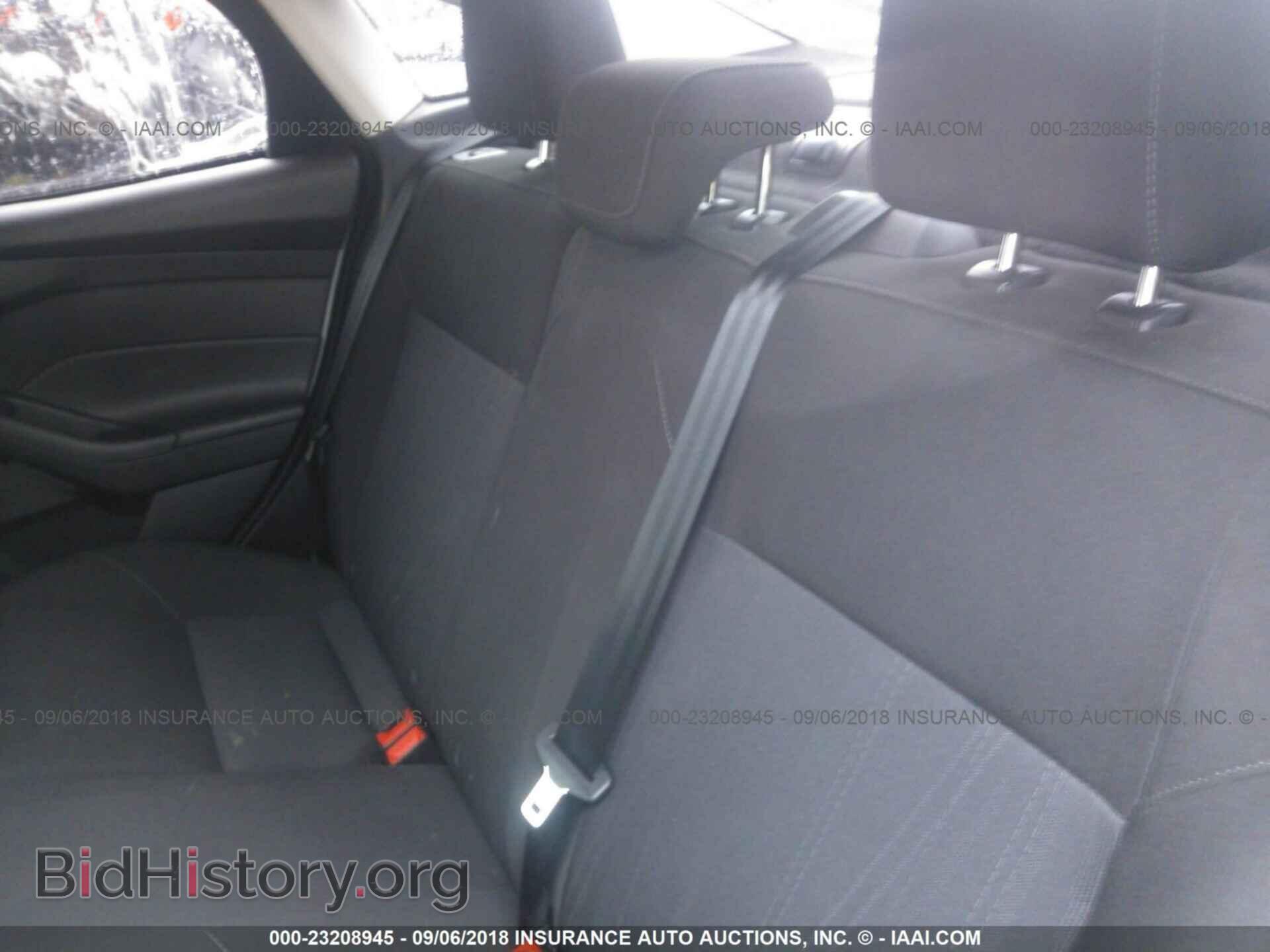 2017 Ford Focus - VIN: 1FADP3E25HL303381 - Photo 8