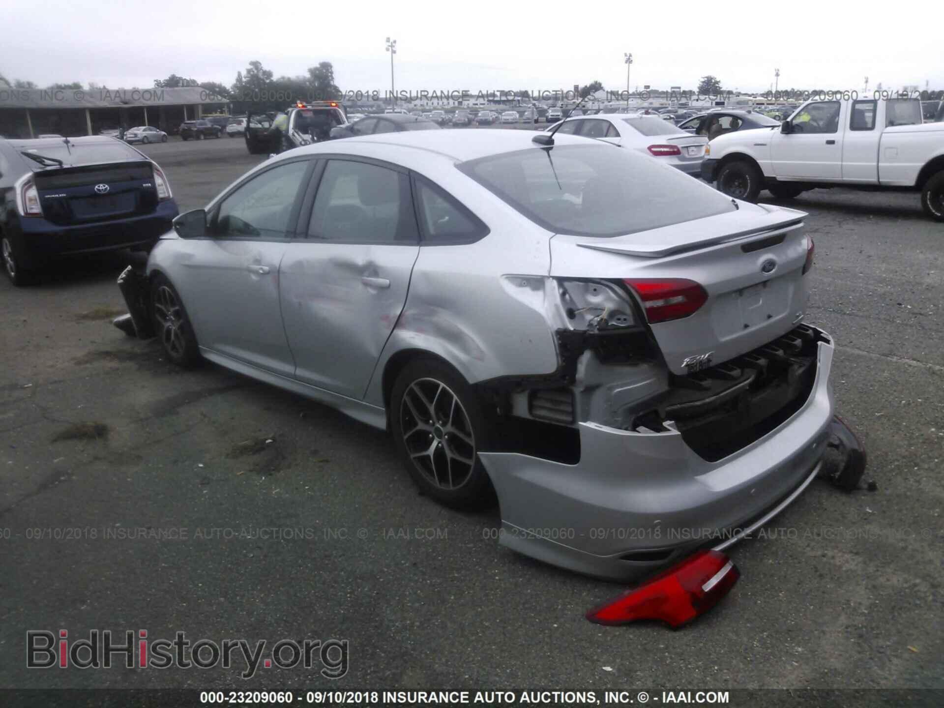 2016 Ford Focus - VIN: 1FADP3F26GL236920 - Фото 3