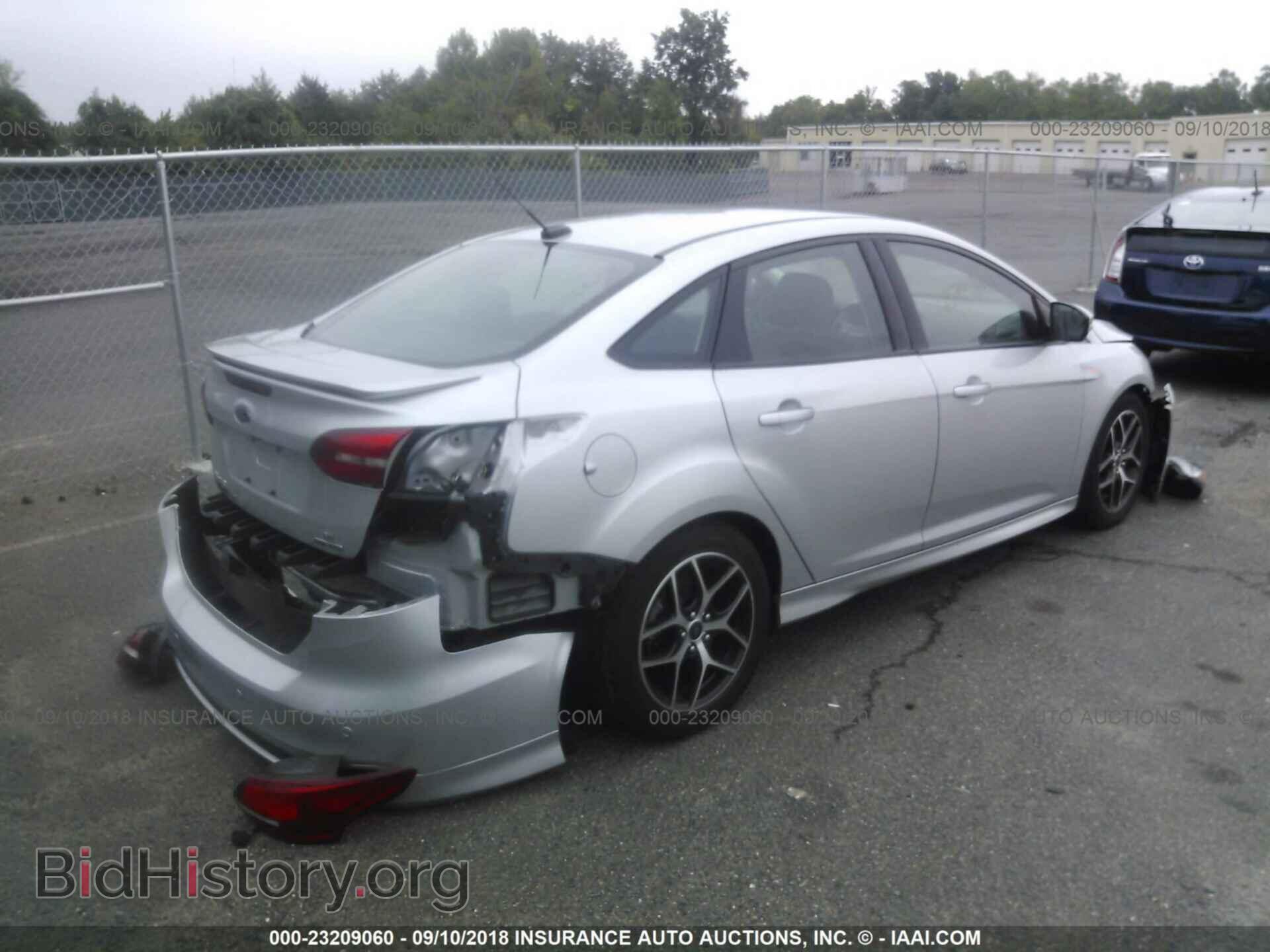 2016 Ford Focus - VIN: 1FADP3F26GL236920 - Фото 4