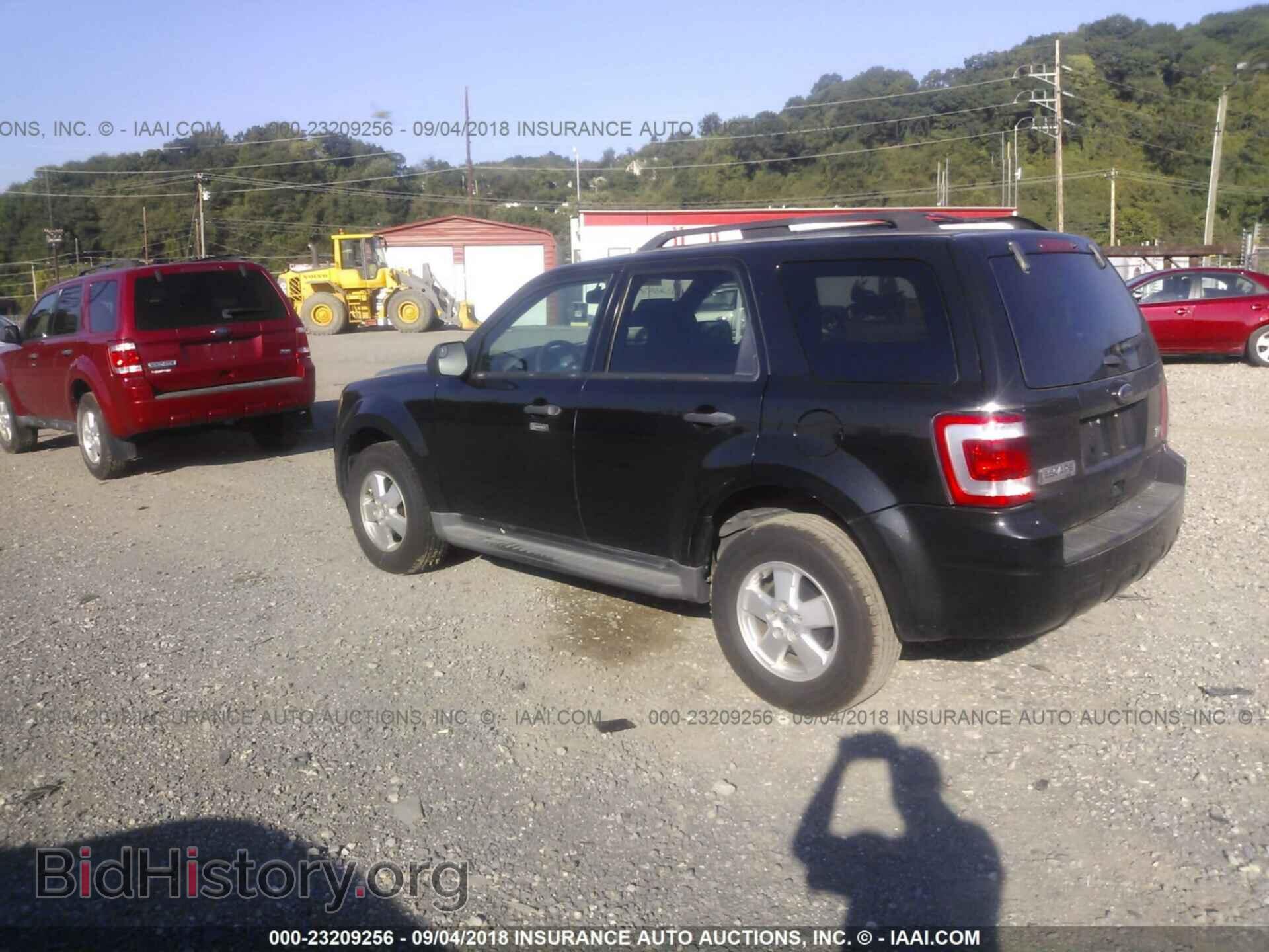 2011 Ford Escape - VIN: 1FMCU9DG7BKA91607 - Photo 3