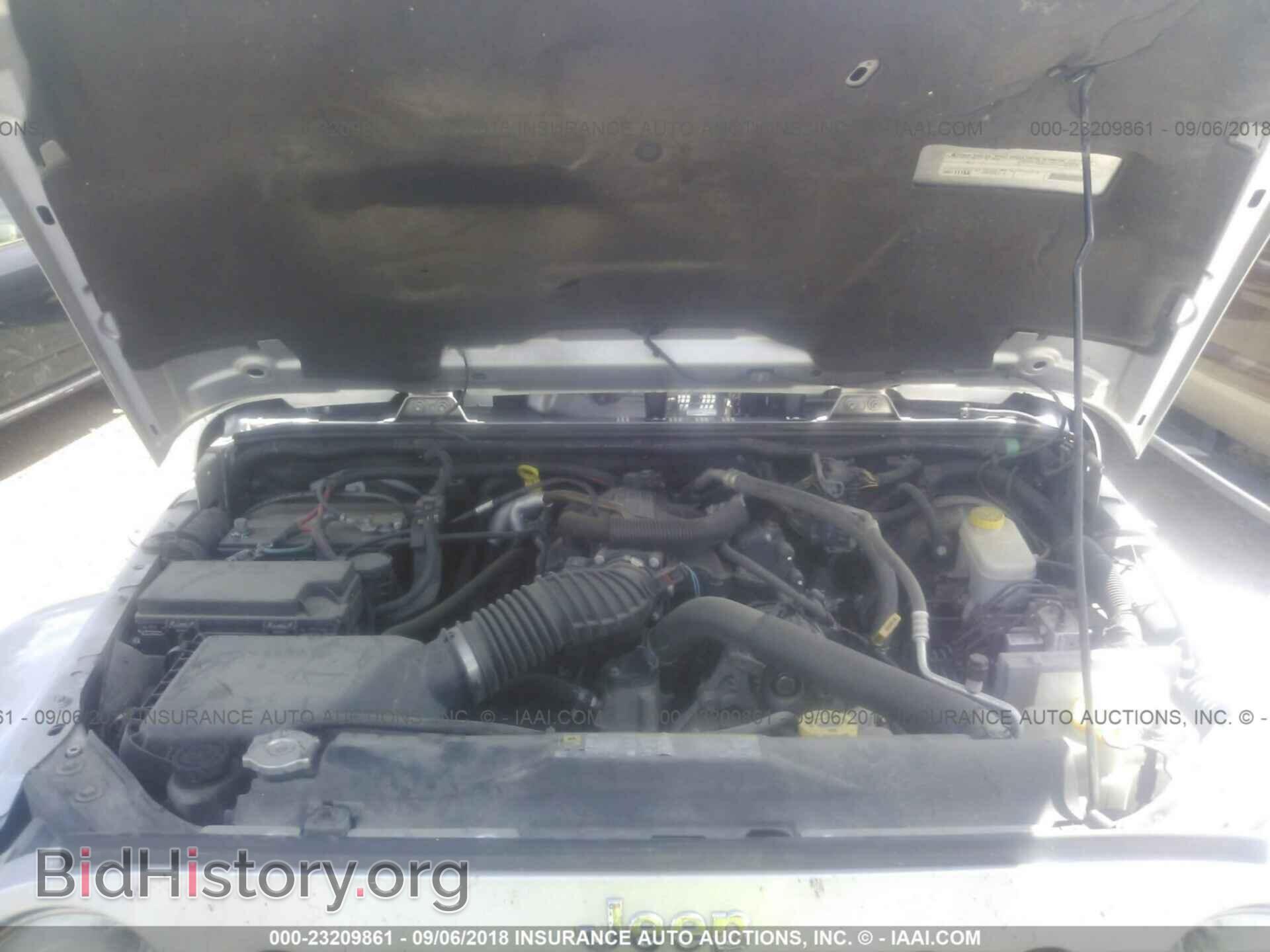 2011 Jeep Wrangler - VIN: 1J4BA5H1XBL572172 - Фото 10
