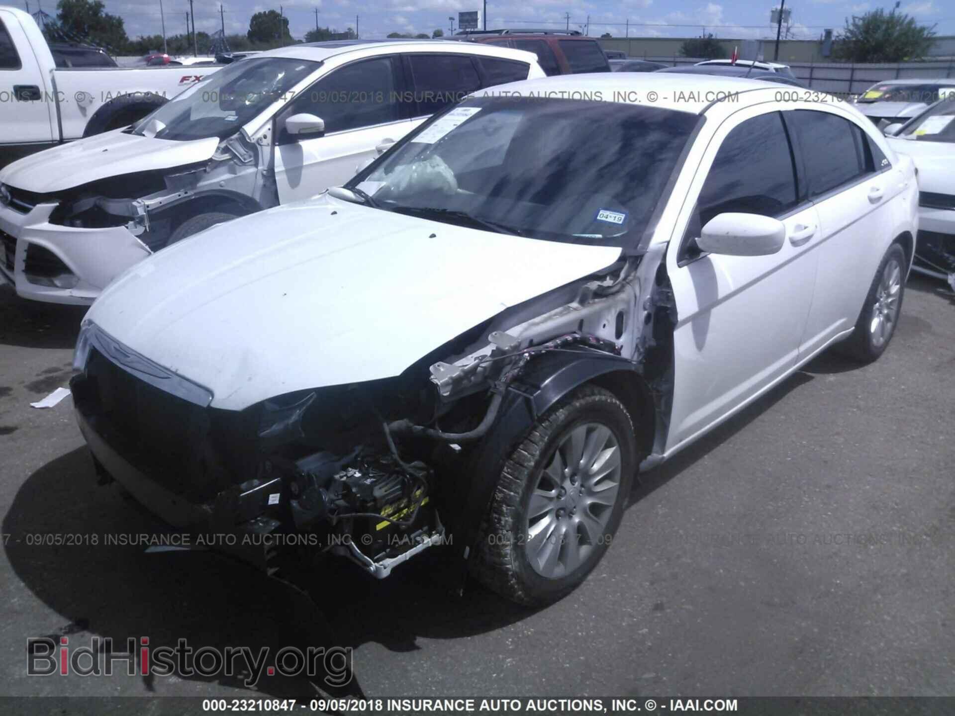 2012 Chrysler 200 - VIN: 1C3CCBAB9CN154461 - Photo 2