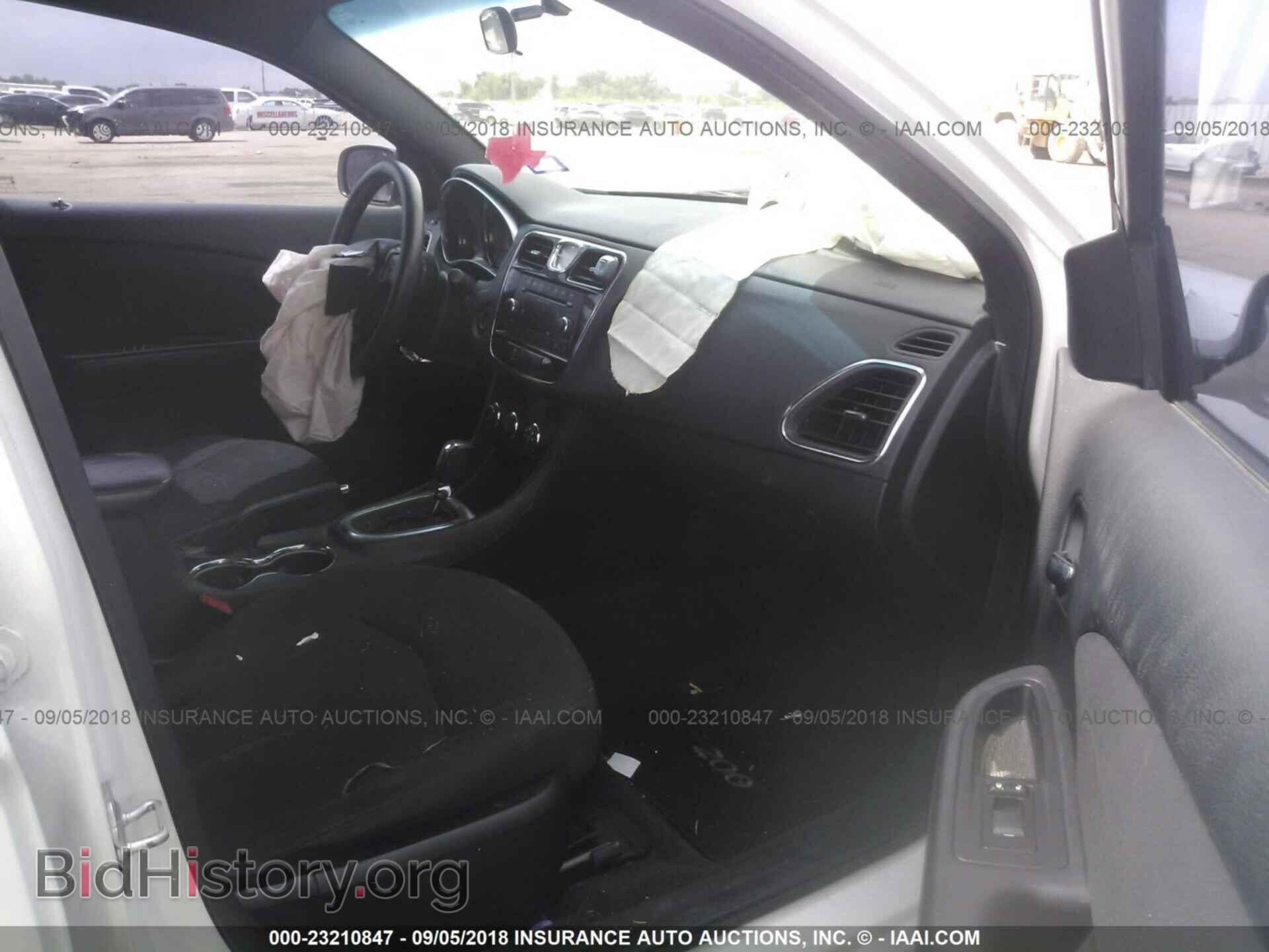 2012 Chrysler 200 - VIN: 1C3CCBAB9CN154461 - Photo 5