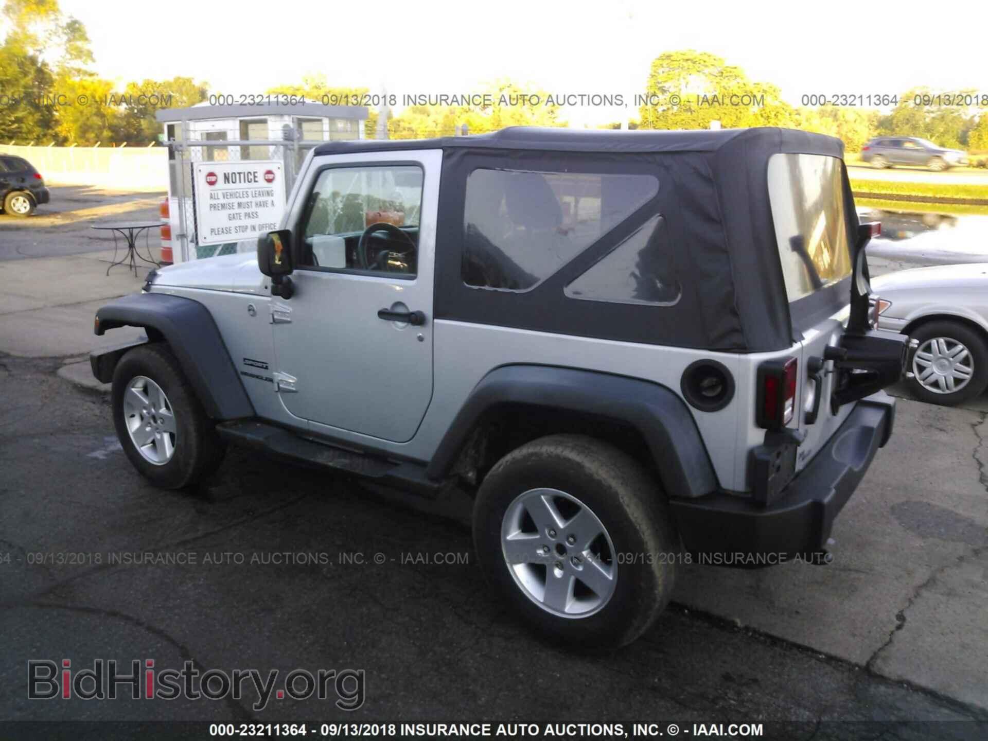 2011 Jeep Wrangler - VIN: 1J4AA2D16BL525513 - Фото 3