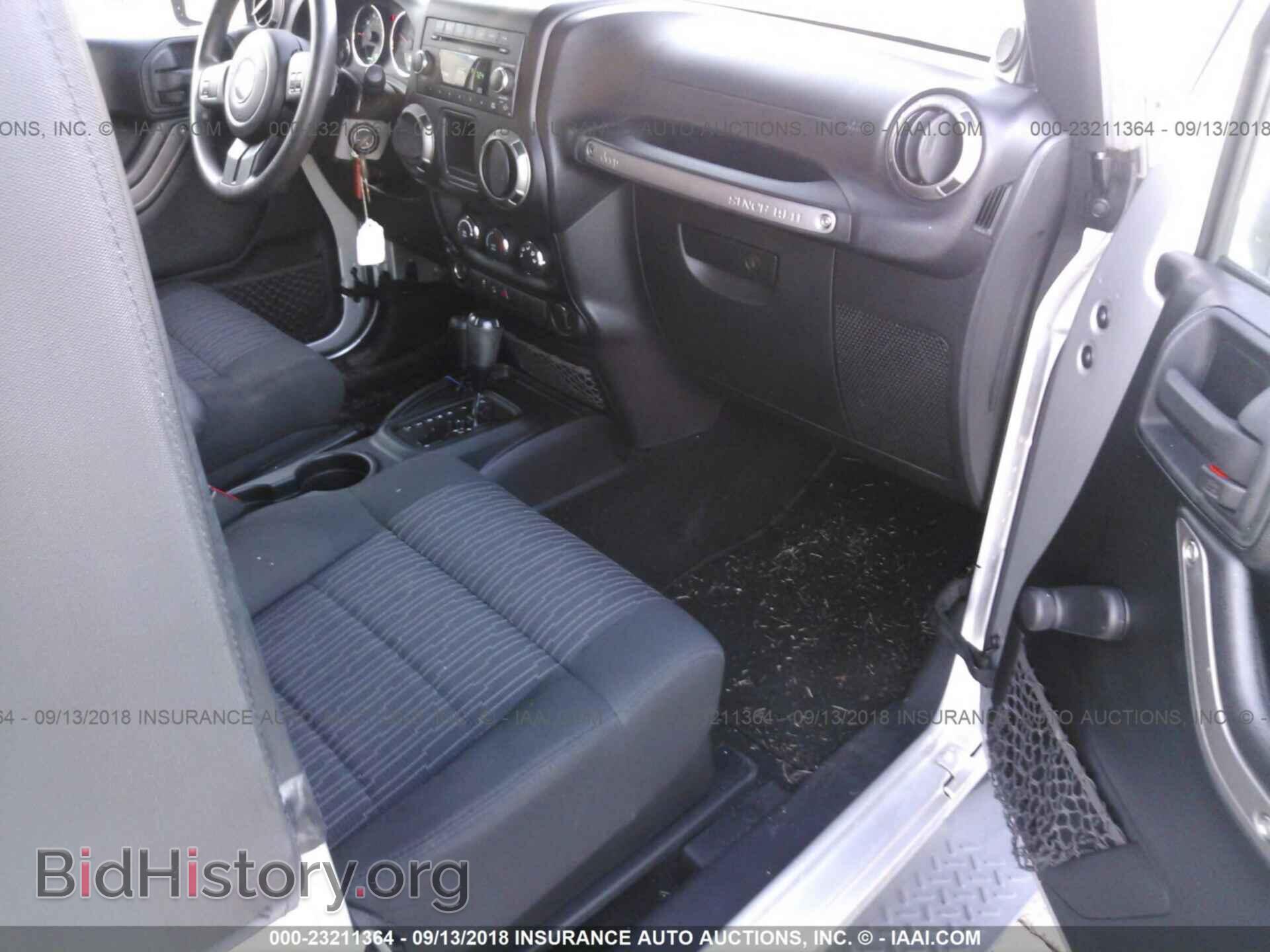 2011 Jeep Wrangler - VIN: 1J4AA2D16BL525513 - Фото 5