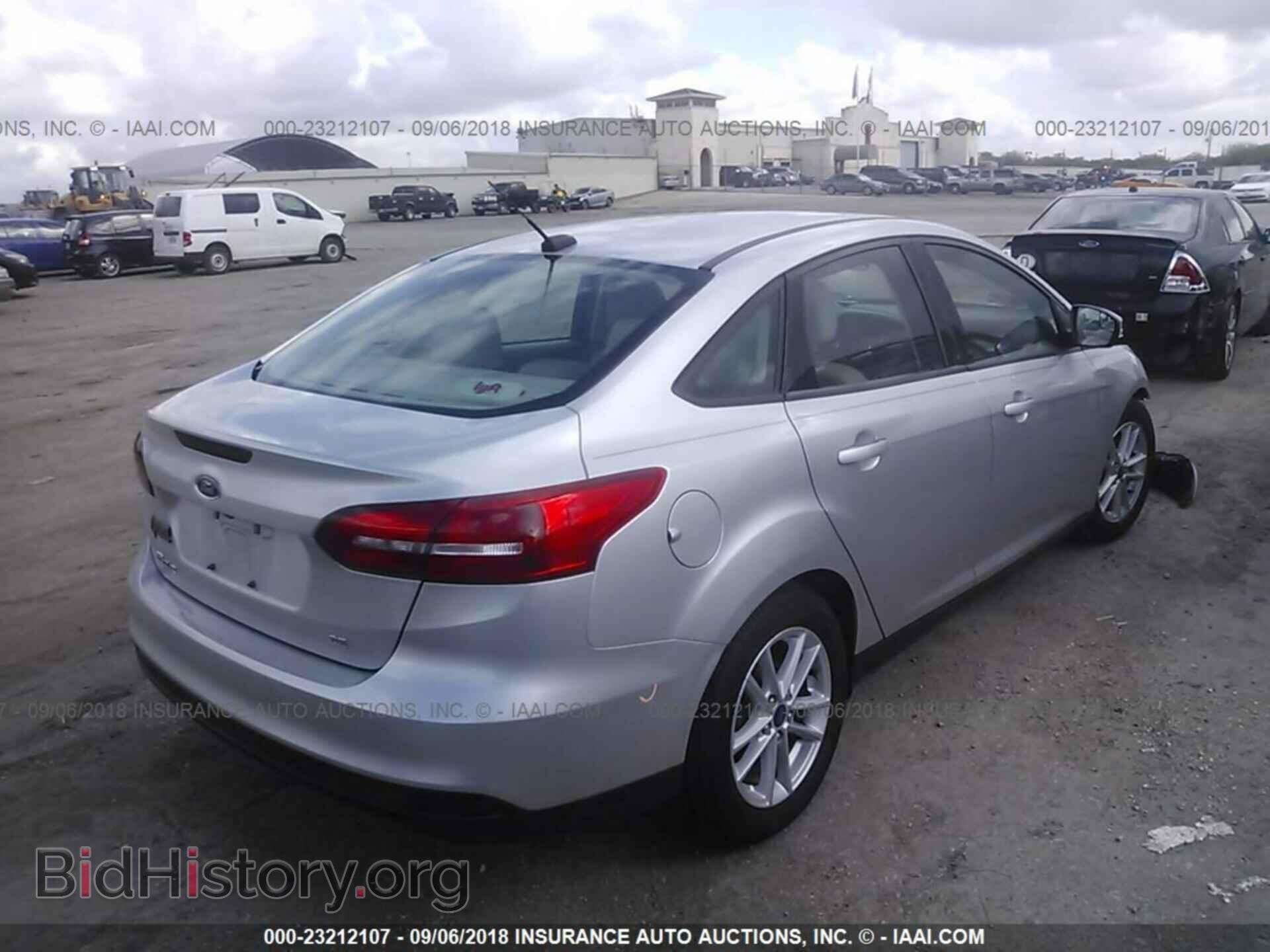 2017 Ford Focus - VIN: 1FADP3F22HL332867 - Фото 4