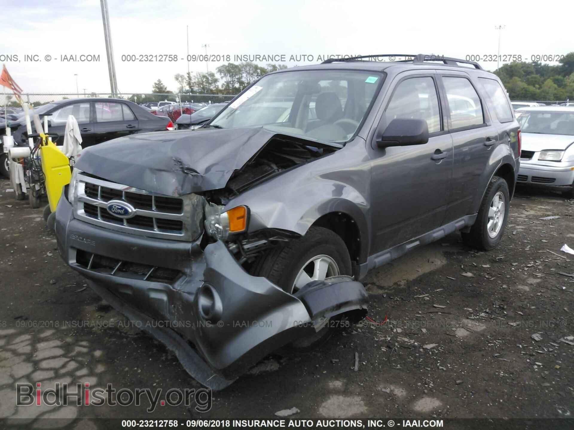 2011 Ford Escape - VIN: 1FMCU0C78BKB51083 - Фото 2