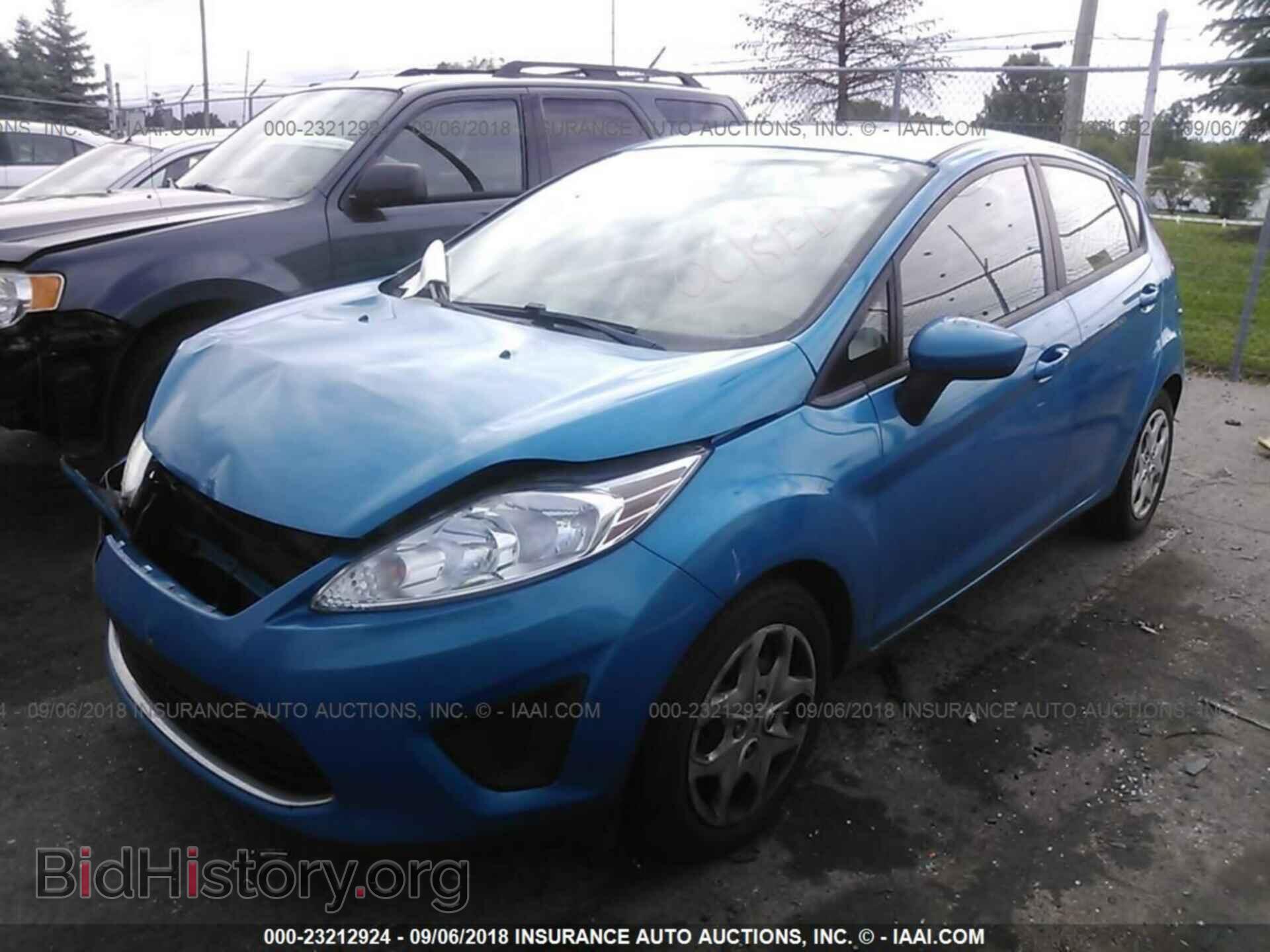 2012 Ford Fiesta - VIN: 3FADP4EJ9CM150525 - Photo 2