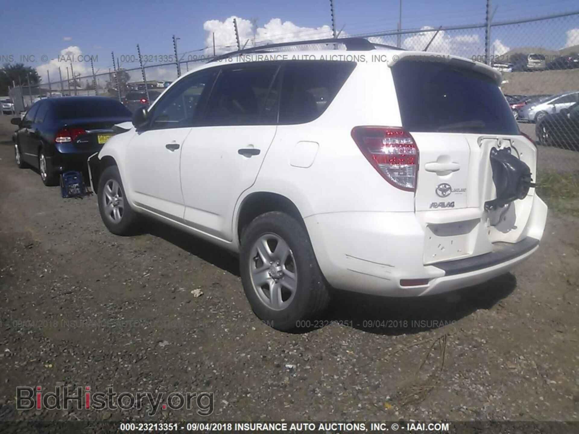 2011 Toyota Rav4 - VIN: 2T3BF4DV4BW098016 - Photo 3