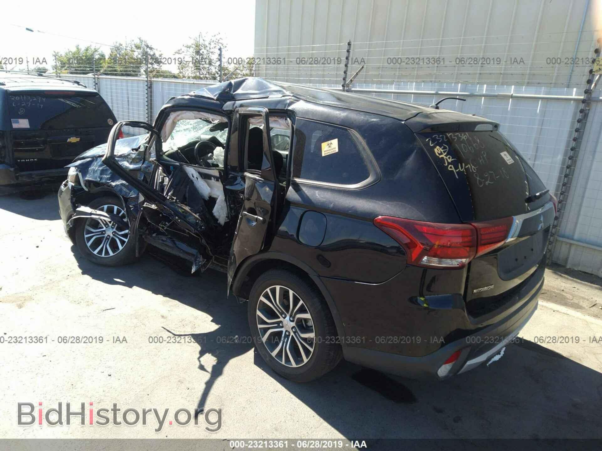 2016 Mitsubishi Outlander - VIN: JA4AD2A37GZ051945 - Фото 3