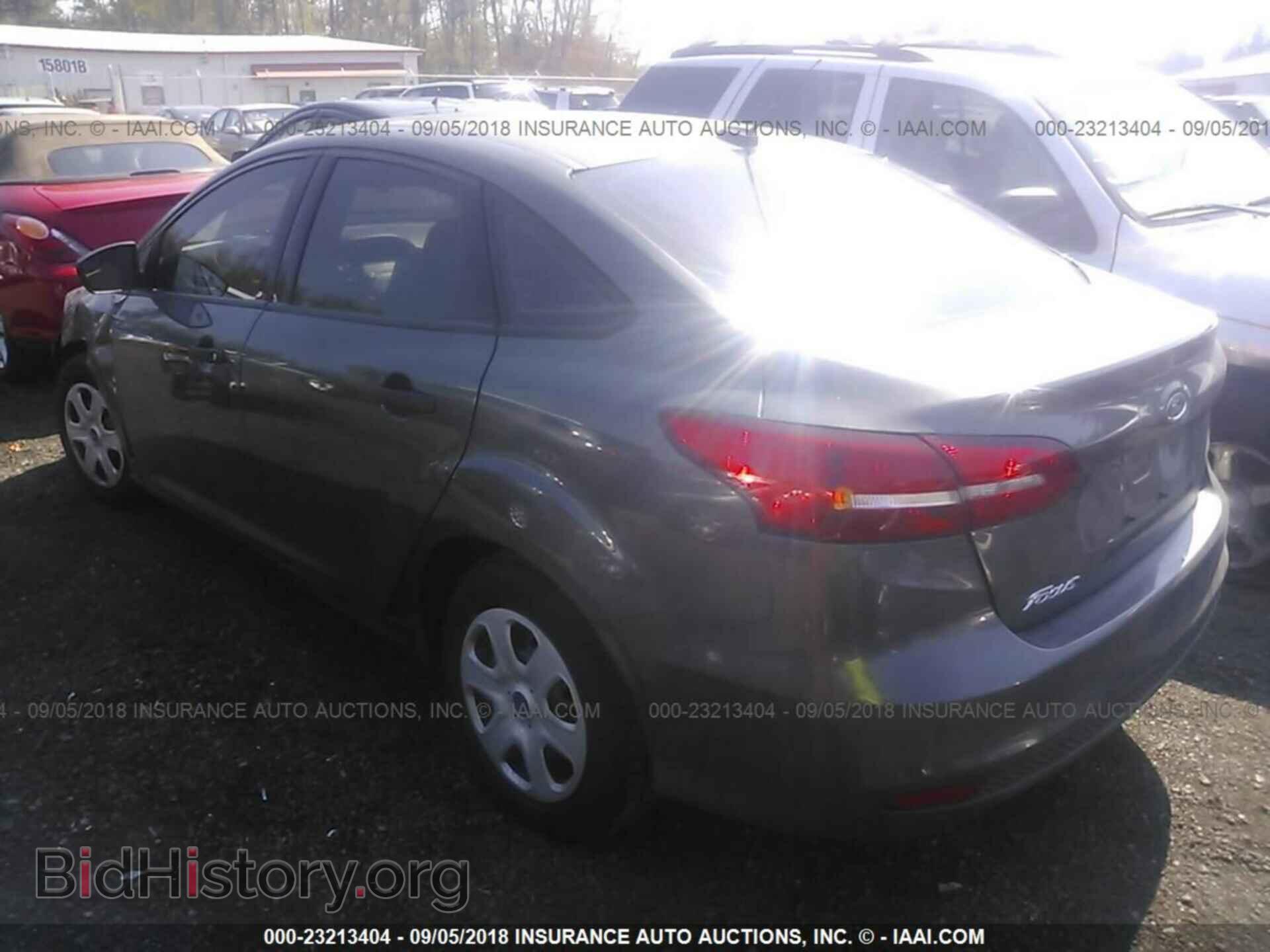 2018 Ford Focus - VIN: 1FADP3E24JL304821 - Photo 3