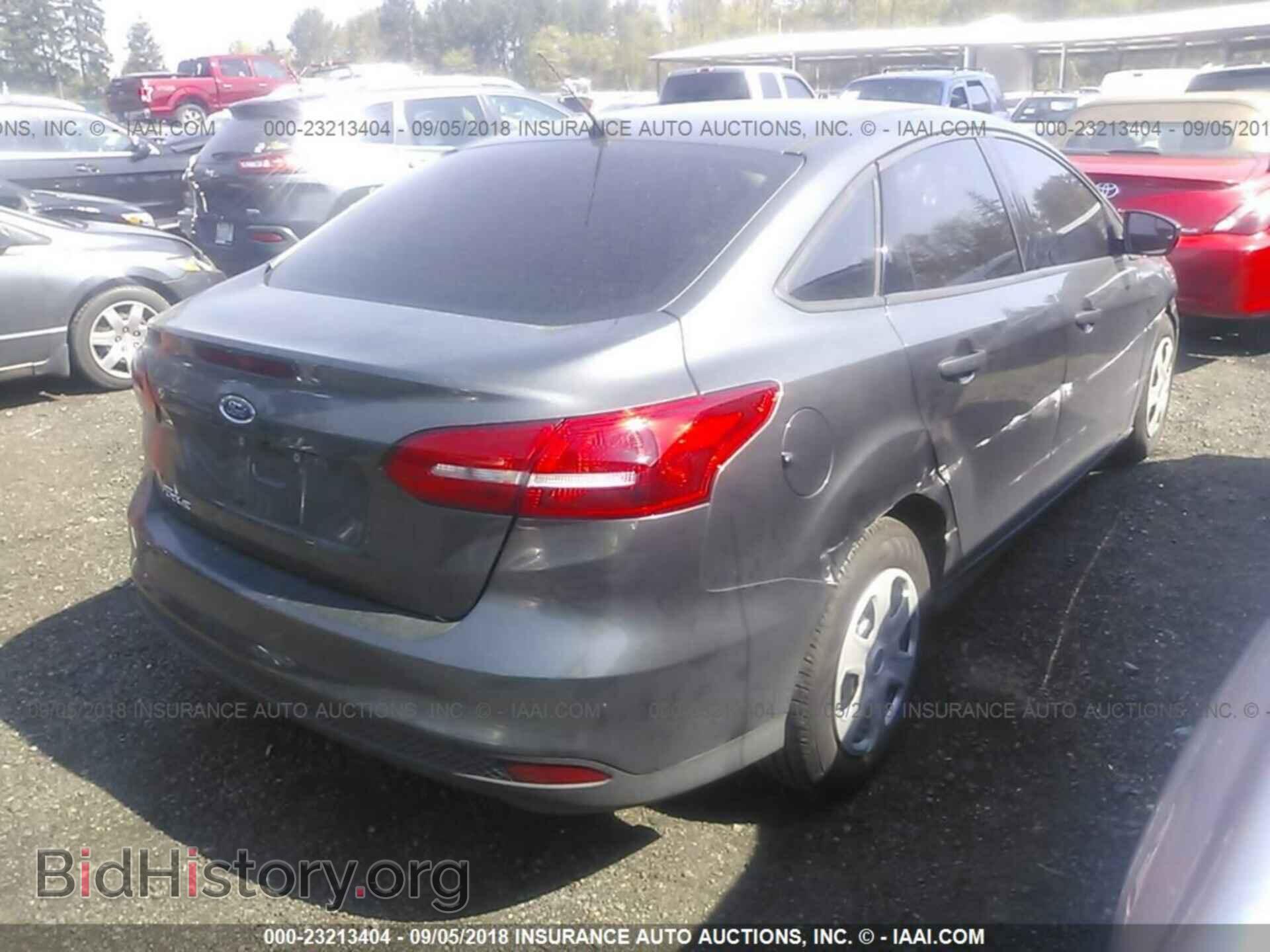 2018 Ford Focus - VIN: 1FADP3E24JL304821 - Photo 4