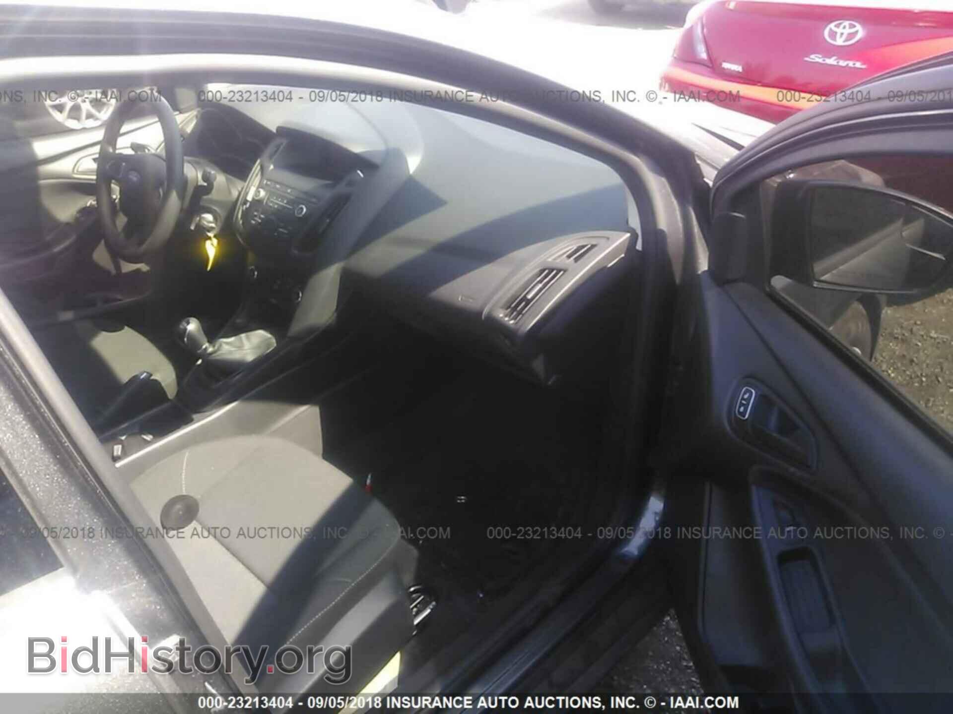 2018 Ford Focus - VIN: 1FADP3E24JL304821 - Photo 5