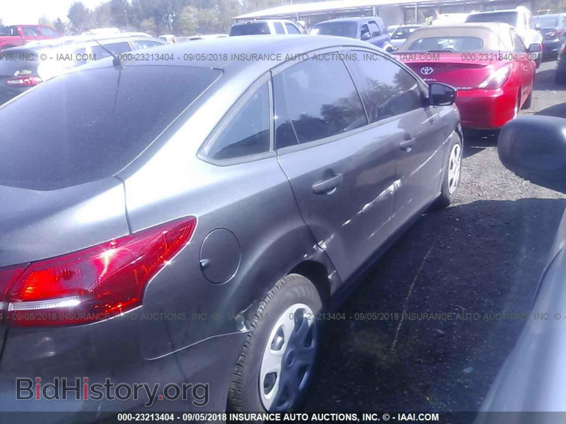 2018 Ford Focus - VIN: 1FADP3E24JL304821 - Photo 6