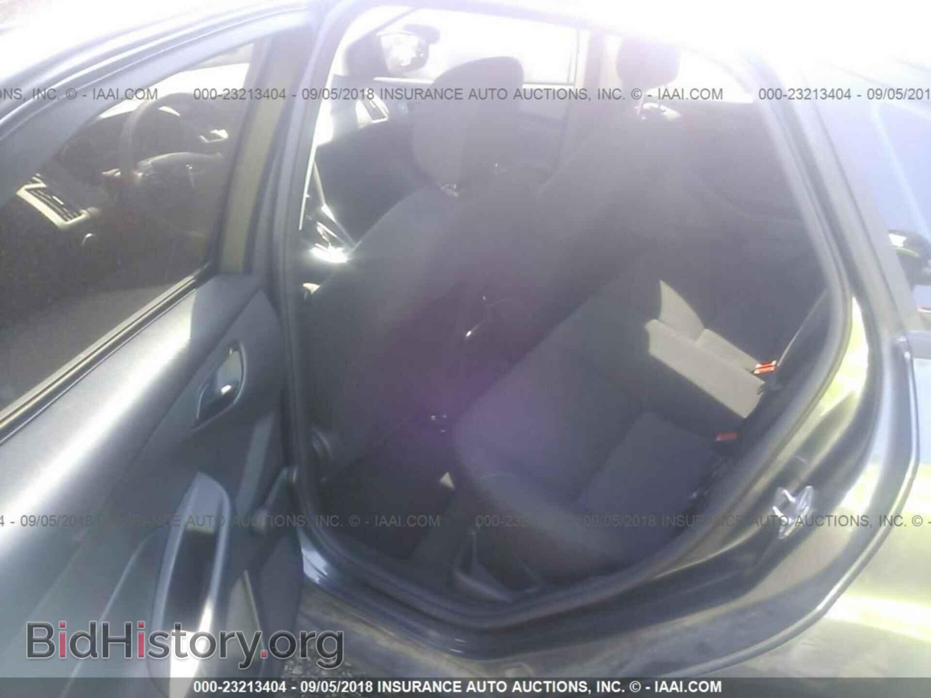 2018 Ford Focus - VIN: 1FADP3E24JL304821 - Photo 8