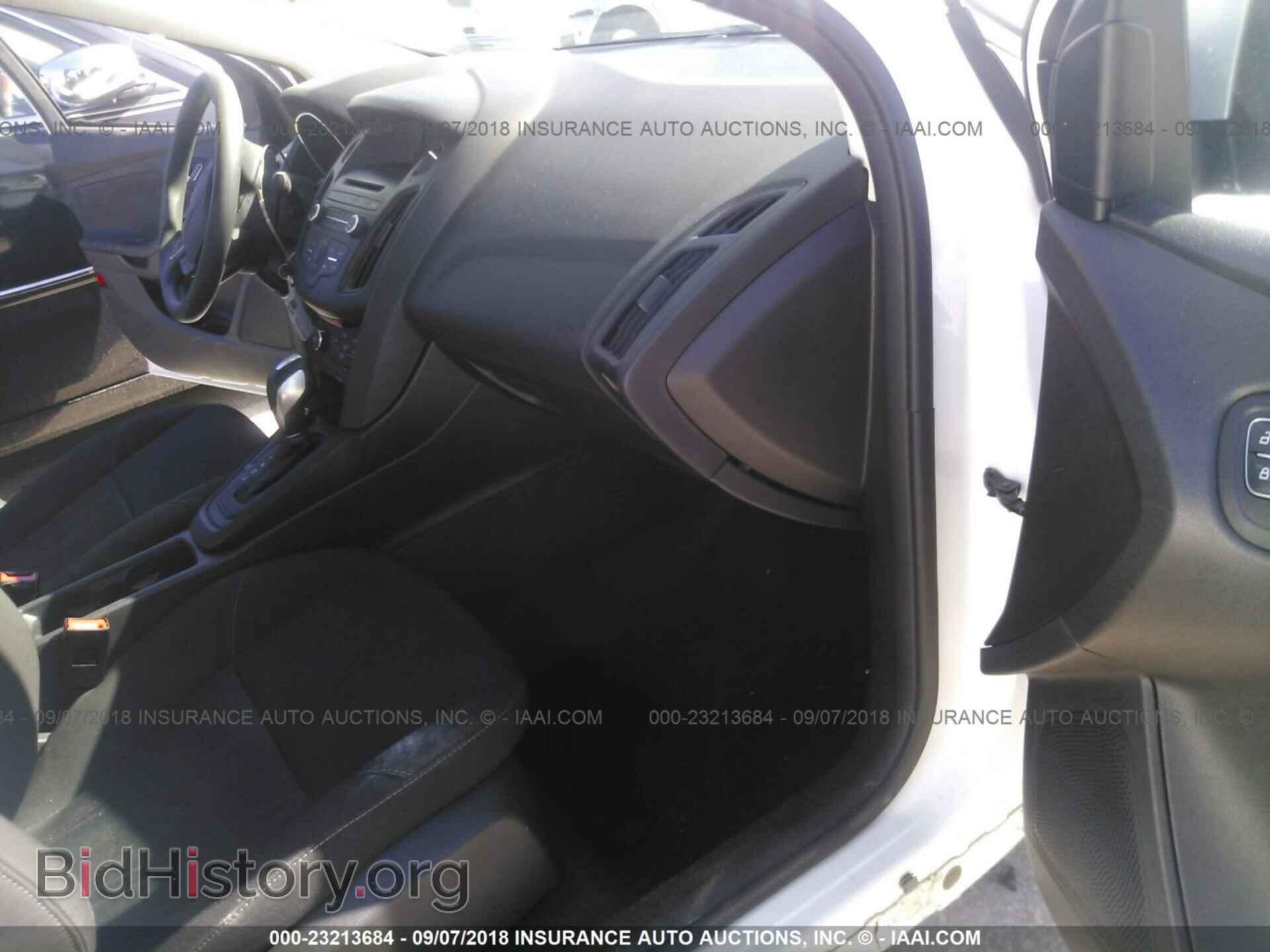 2016 Ford Focus - VIN: 1FADP3F23GL283127 - Photo 5