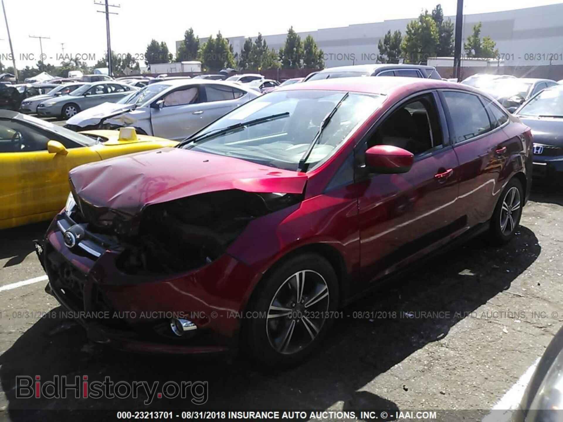 2012 Ford Focus - VIN: 1FAHP3F22CL477692 - Фото 2