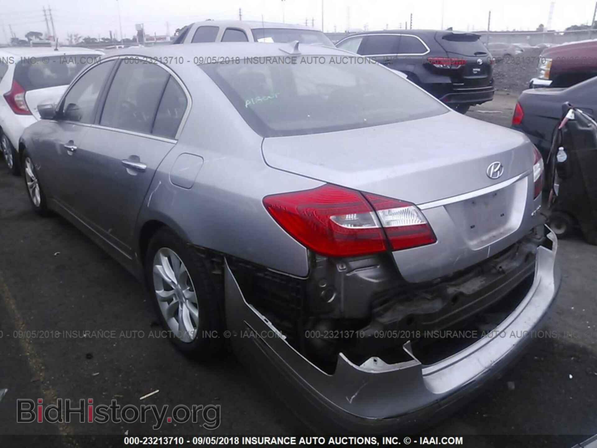 2012 Hyundai Genesis - VIN: KMHGC4DD2CU196557 - Фото 3