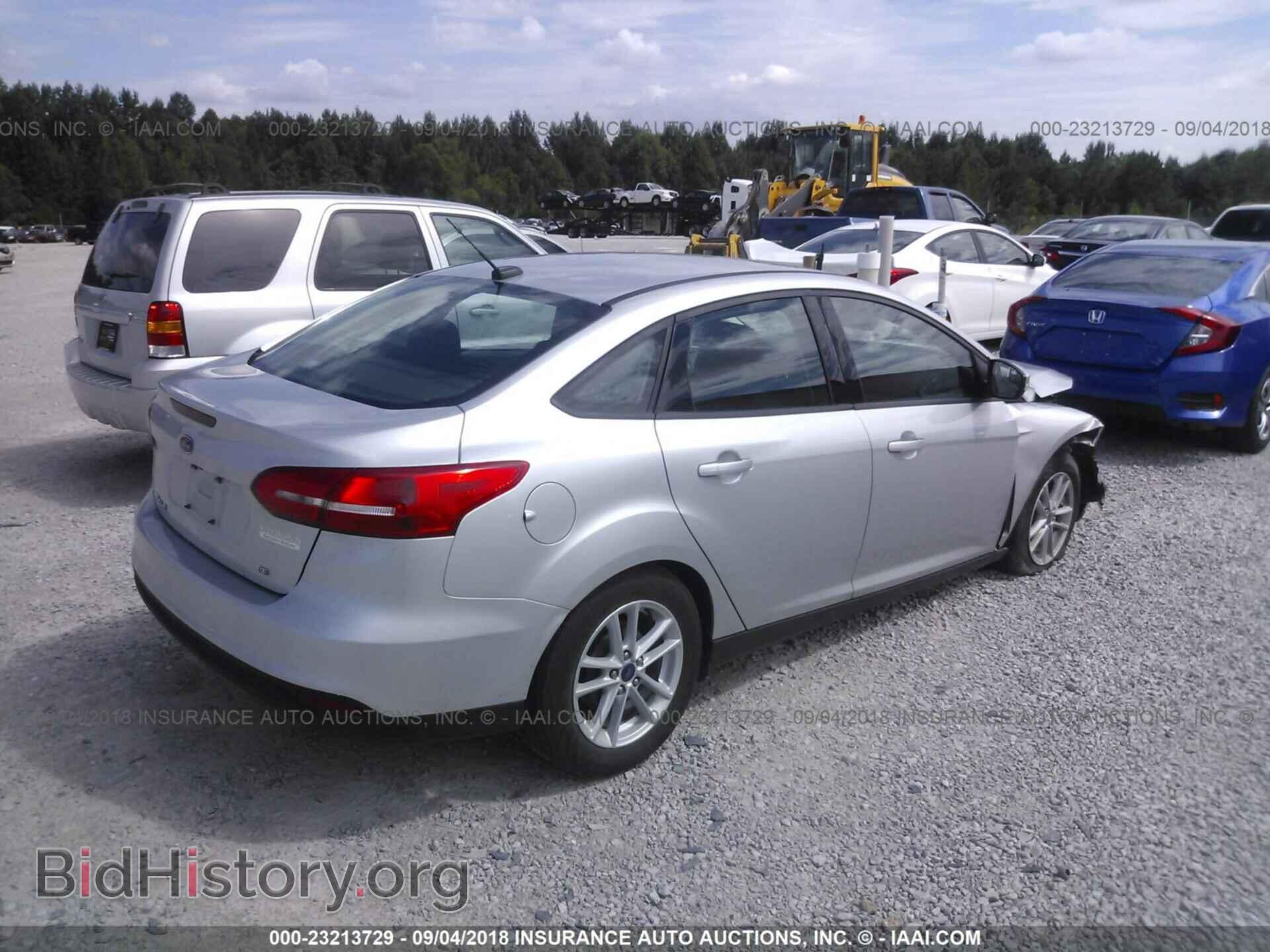 2017 Ford Focus - VIN: 1FADP3F29HL251638 - Photo 4