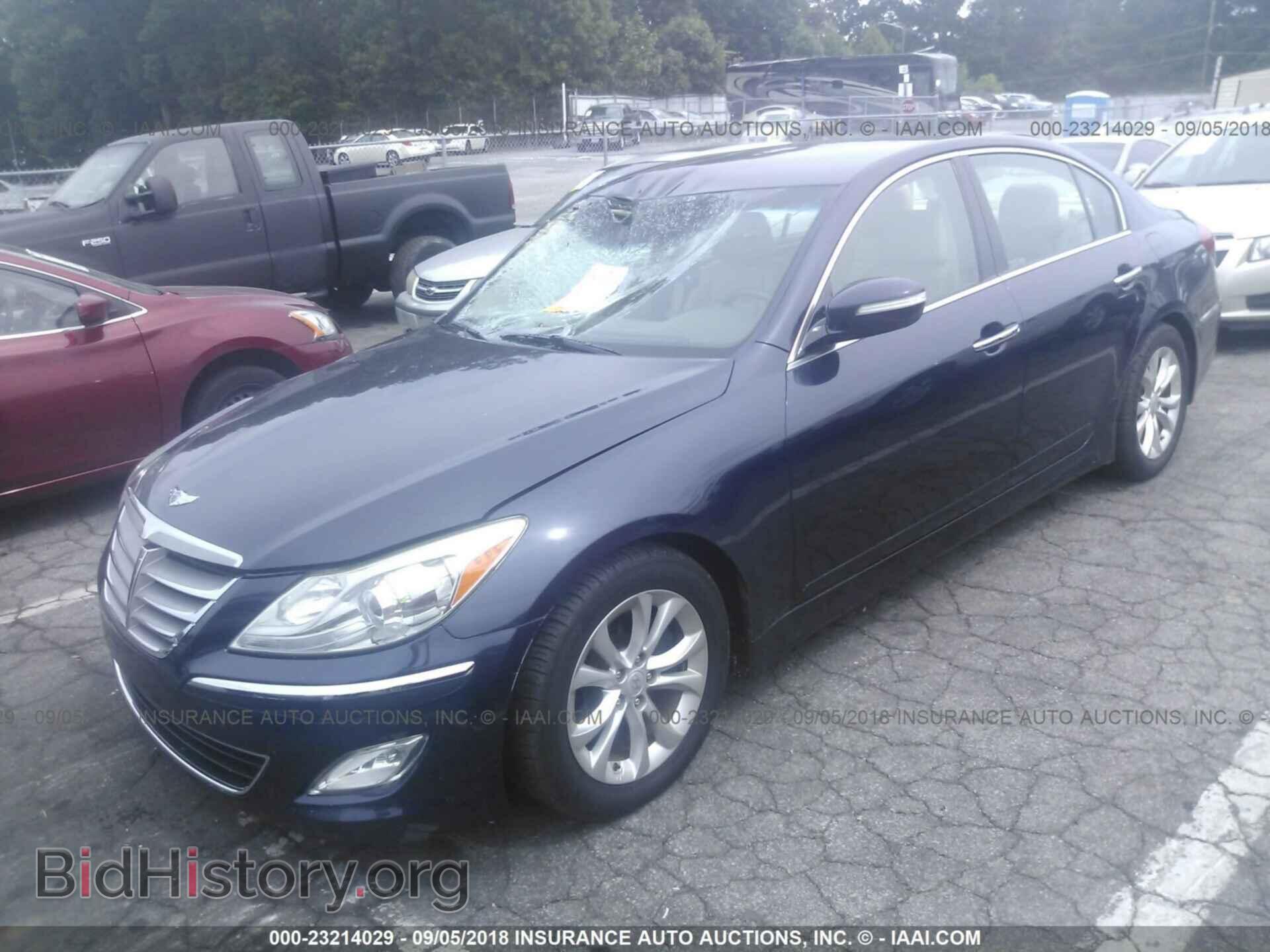 2012 Hyundai Genesis - VIN: KMHGC4DD8CU188088 - Фото 2
