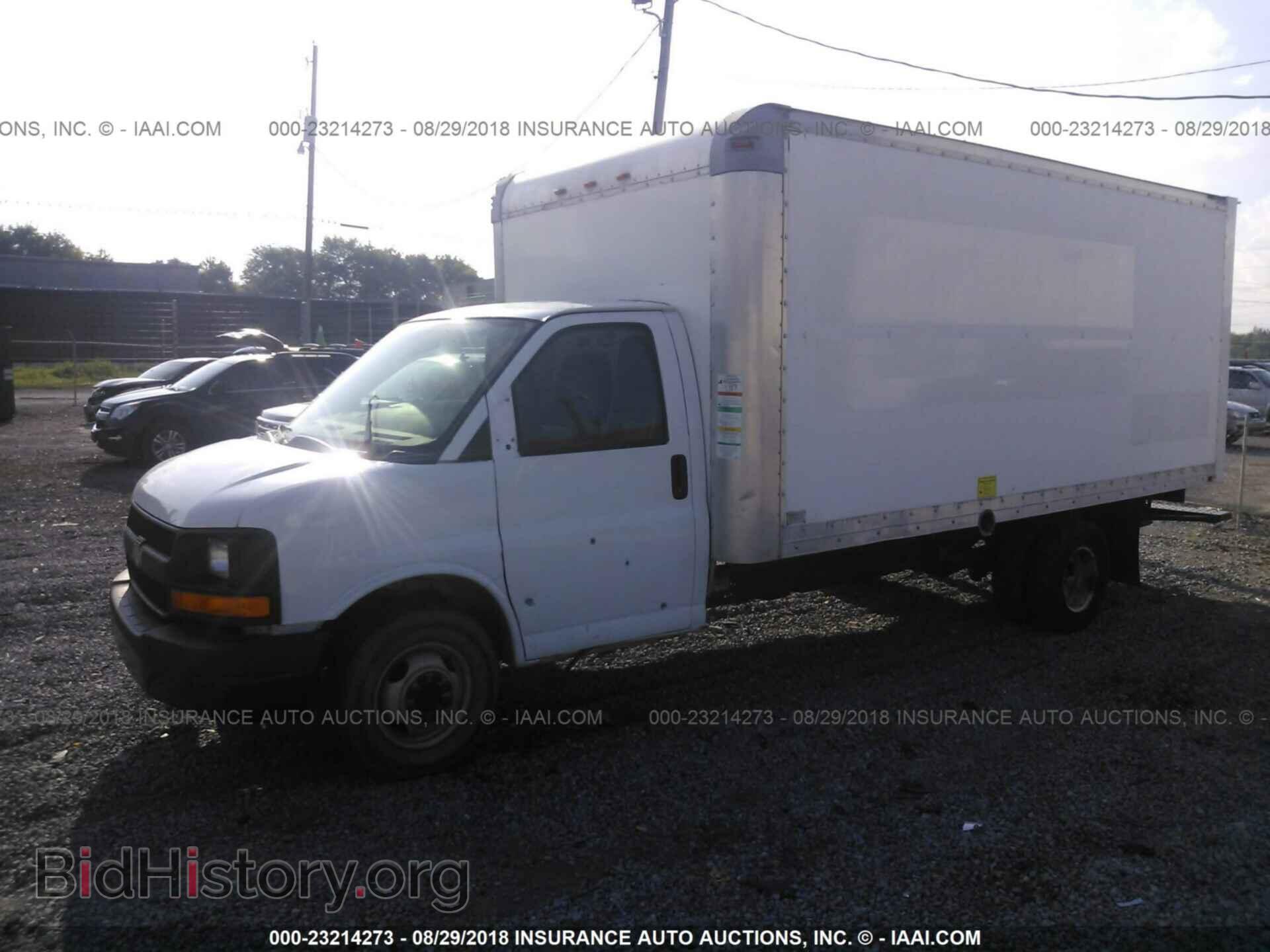 2012 Gmc Savana - VIN: 1GD374CA8C1907948 - Photo 2