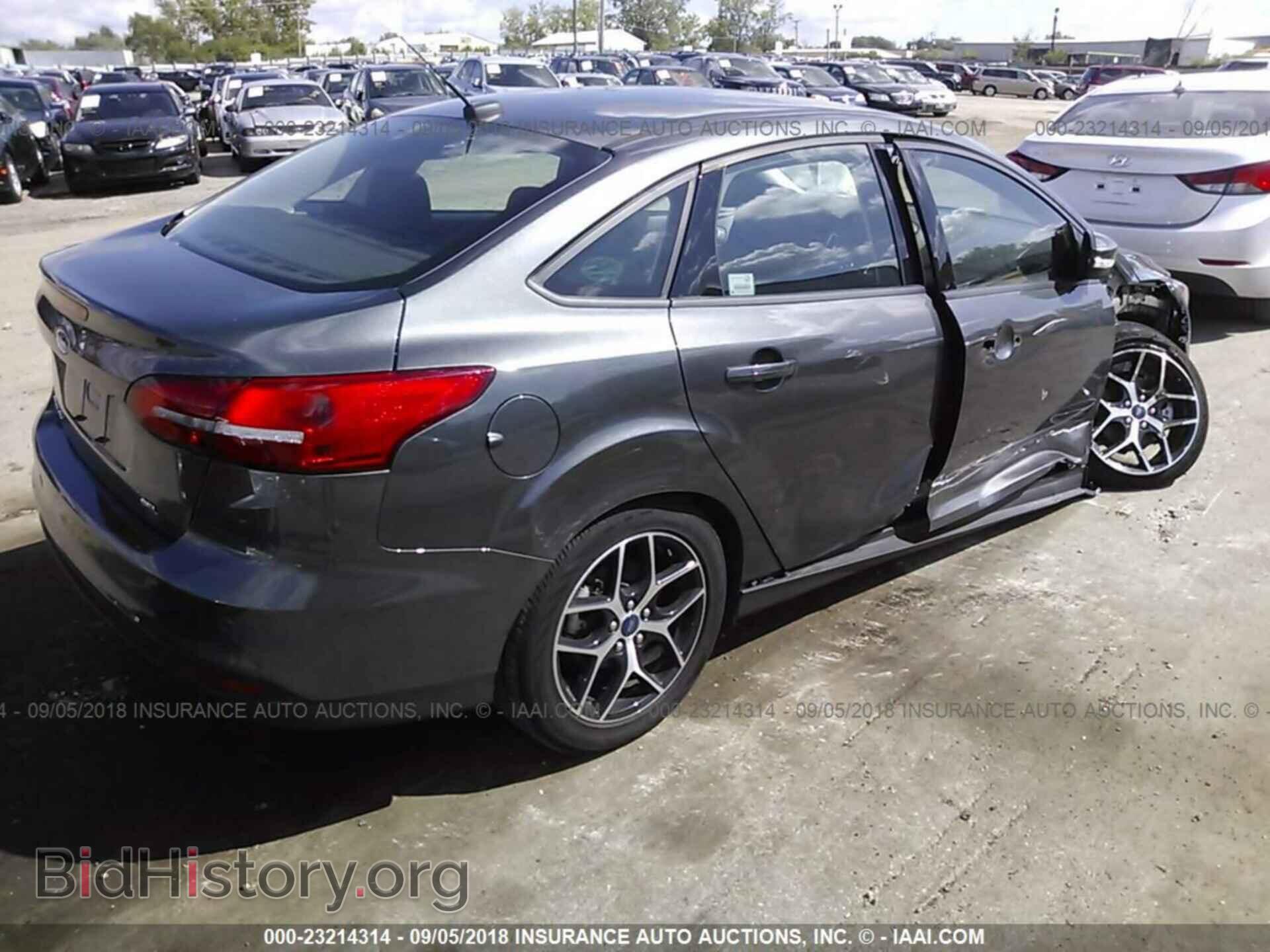 2017 Ford Focus - VIN: 1FADP3H21HL323297 - Фото 4