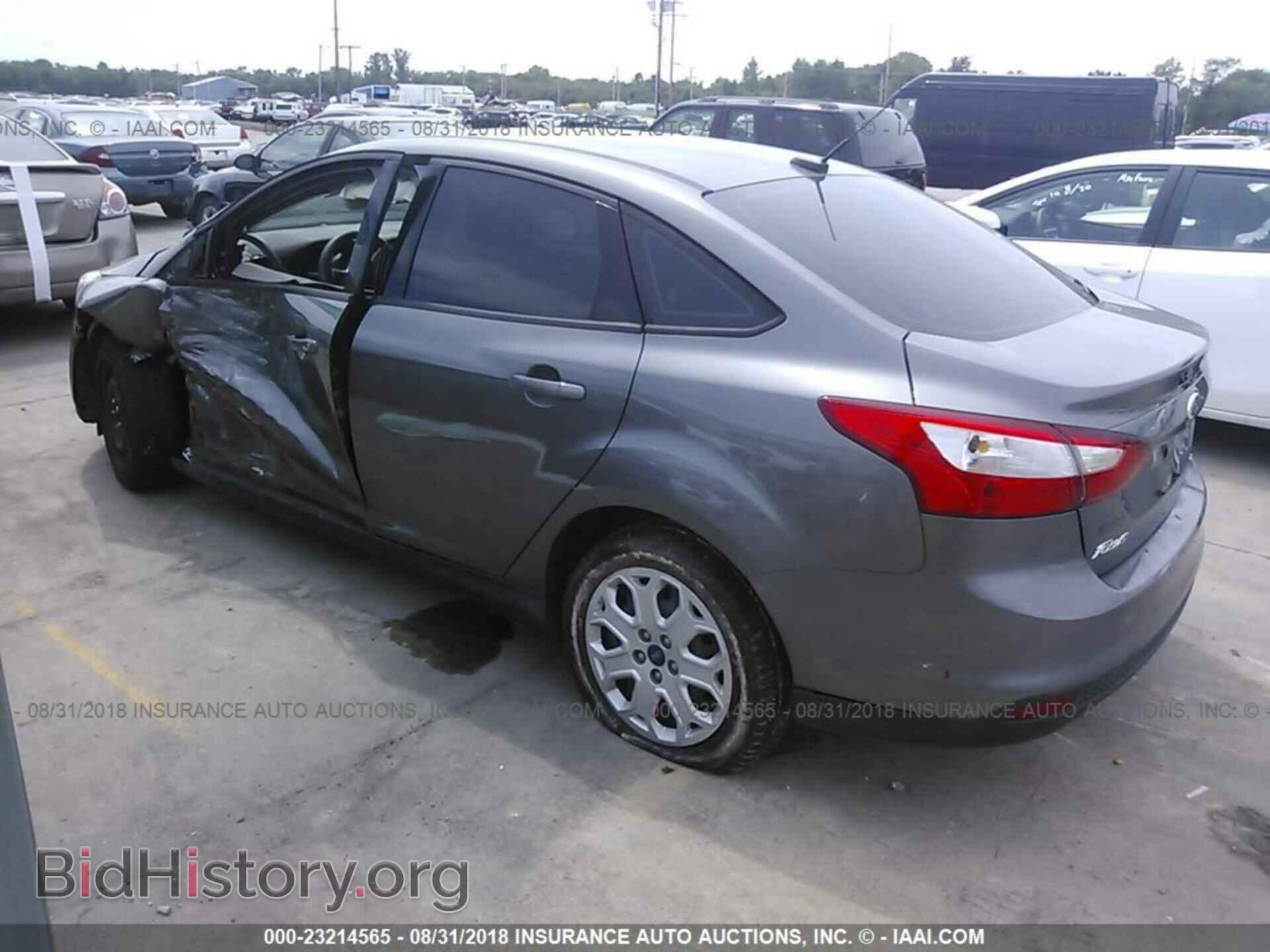 2012 Ford Focus - VIN: 1FAHP3F26CL346491 - Photo 3