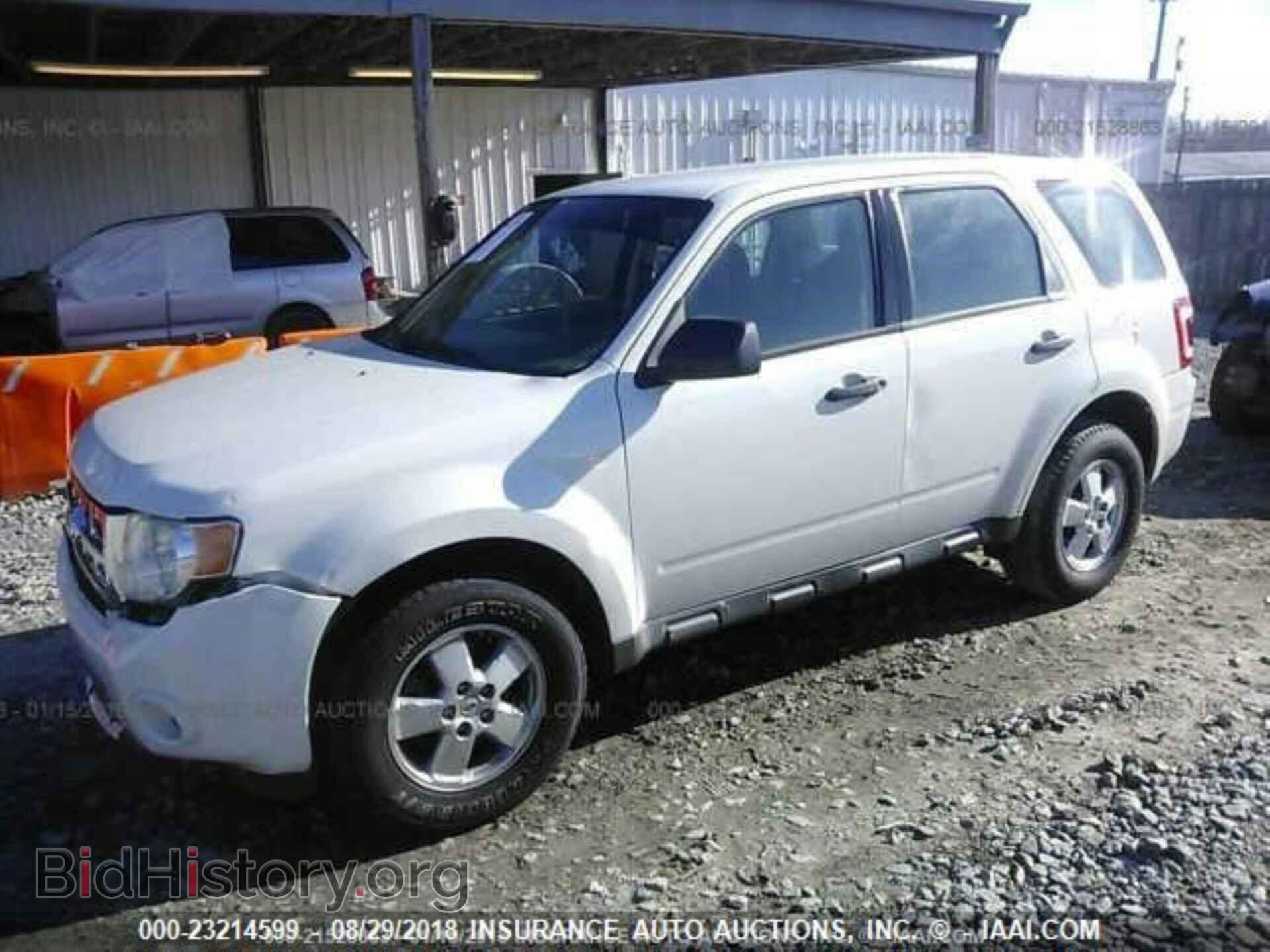 2011 FORD ESCAPE - VIN: 1FMCU0C75BKA26882 - Photo 2