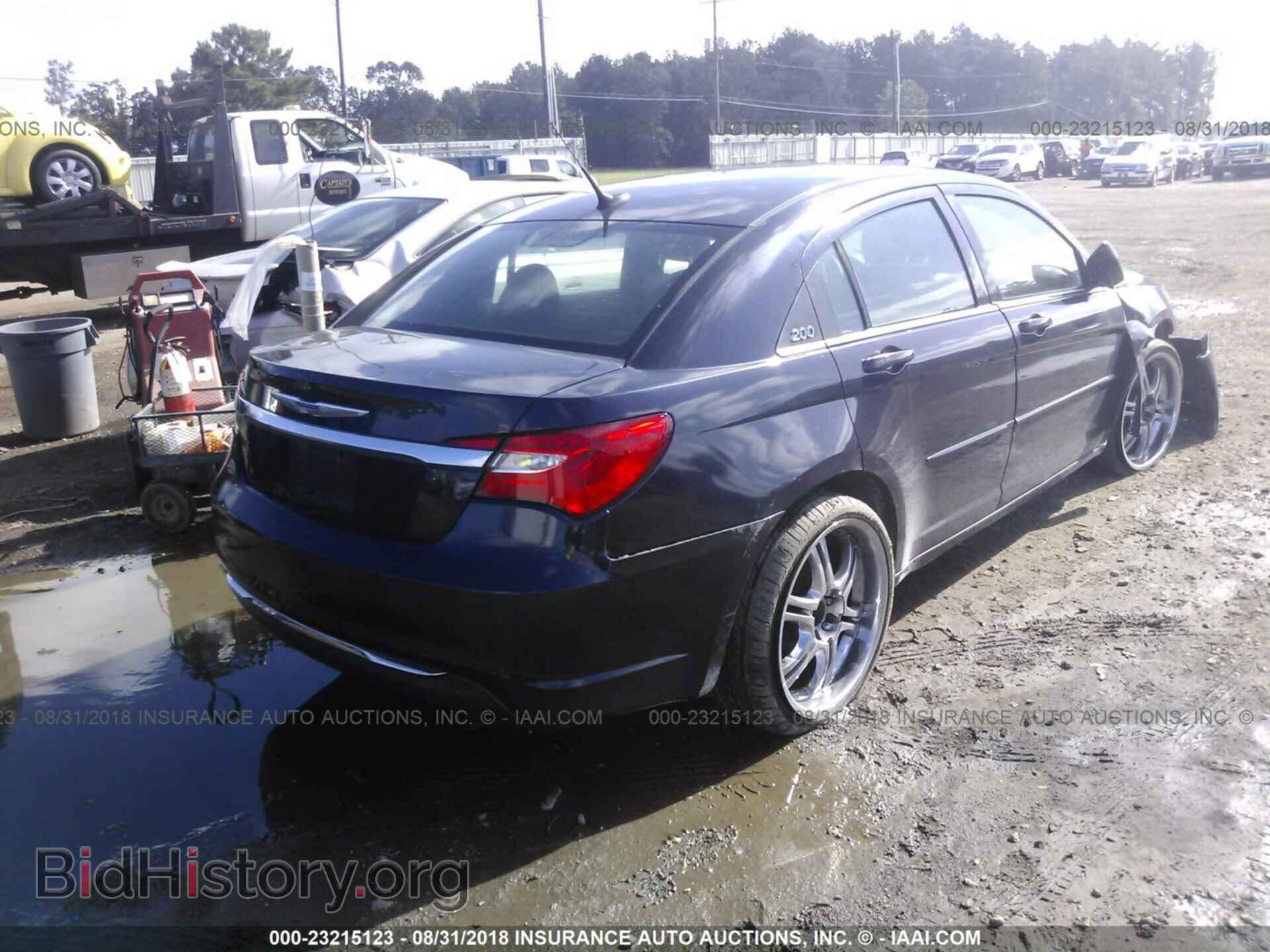 2011 Chrysler 200 - VIN: 1C3BC4FB5BN550479 - Photo 4