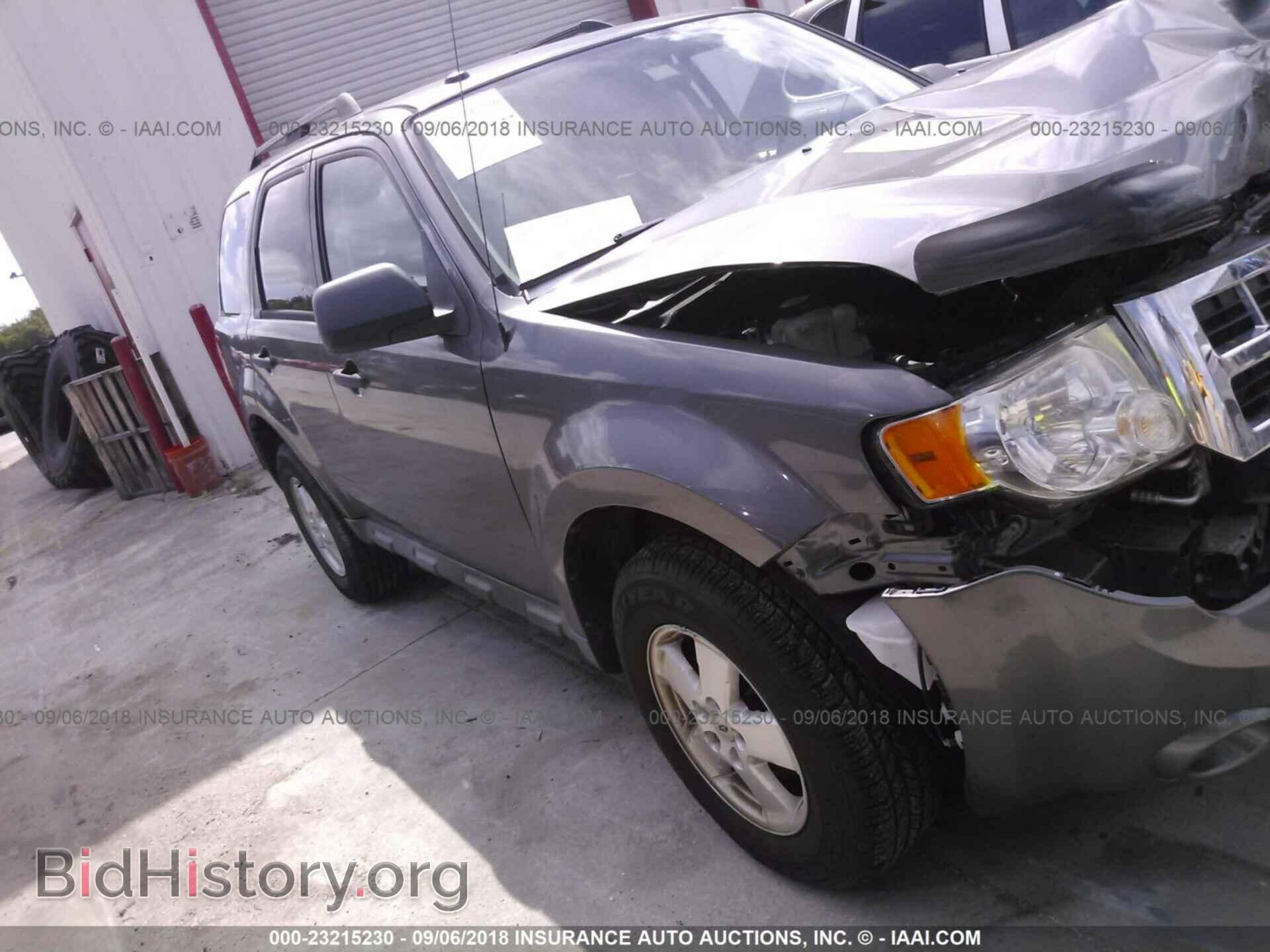 Photo 1FMCU0D73BKC09034 - Ford Escape 2011