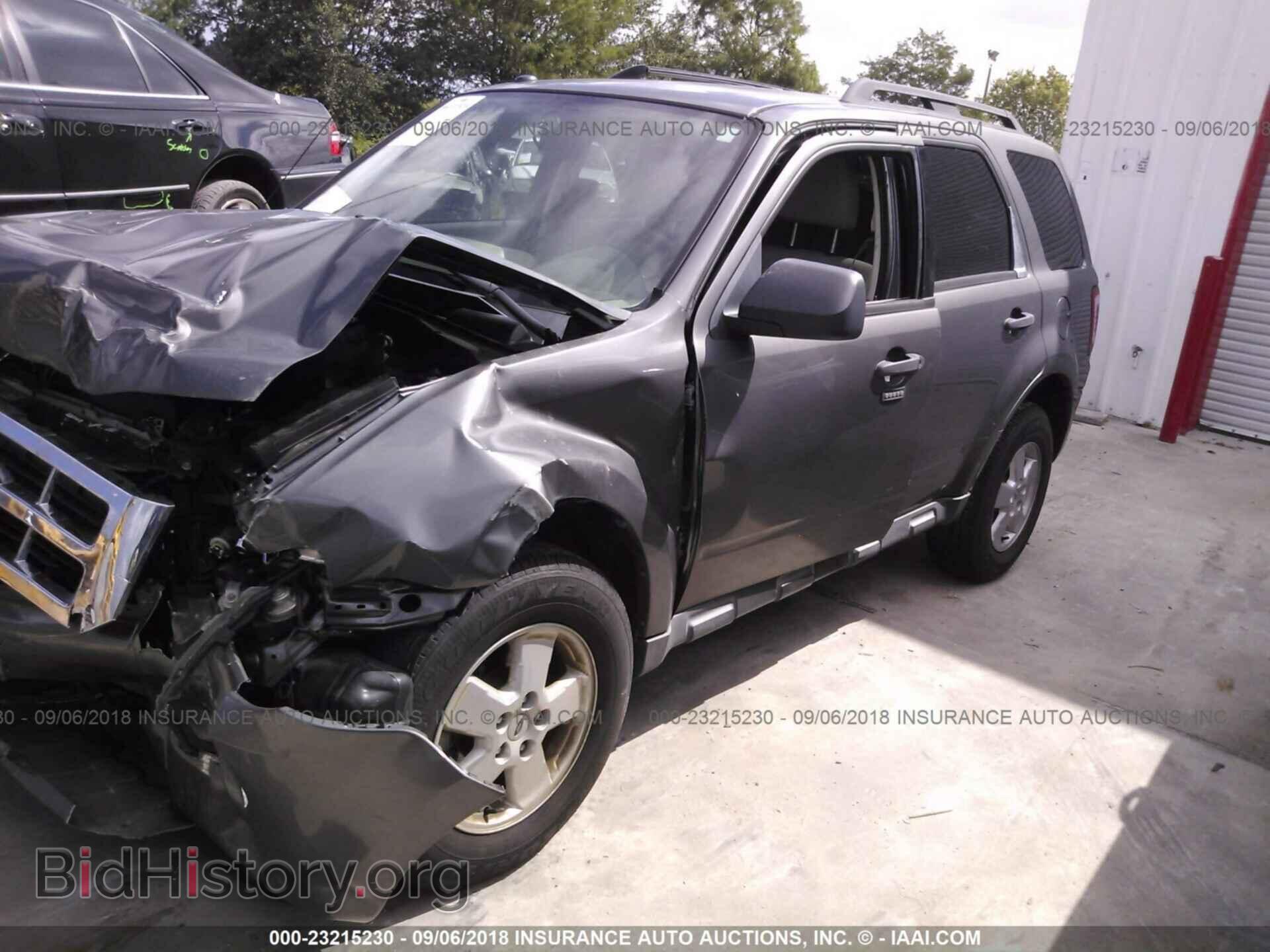 2011 Ford Escape - VIN: 1FMCU0D73BKC09034 - Фото 2