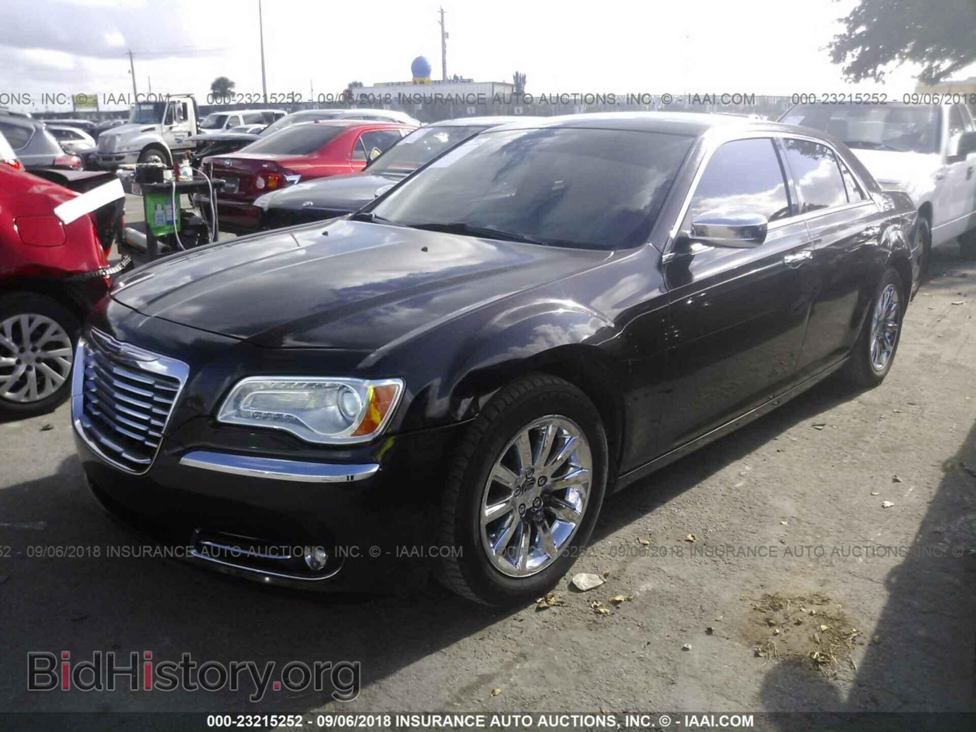 2013 Chrysler 300c - VIN: 2C3CCAEG3DH713187 - Фото 2