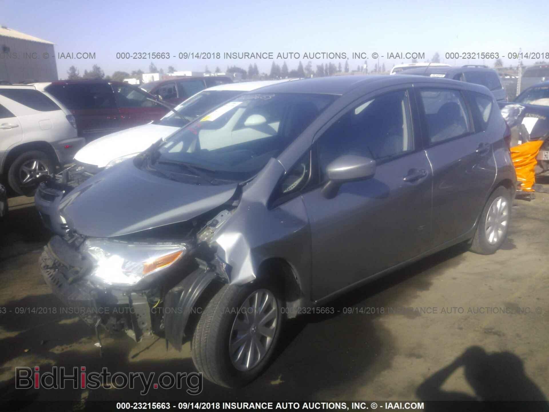 2015 Nissan Versa note - VIN: 3N1CE2CP8FL436628 - Фото 2